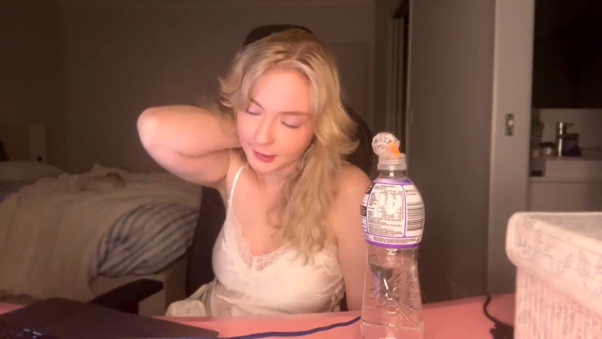Gallery image thumbnail from Lotttiee's myfreecams stream on, 09/26/2026, 13:51 image 12 of 20