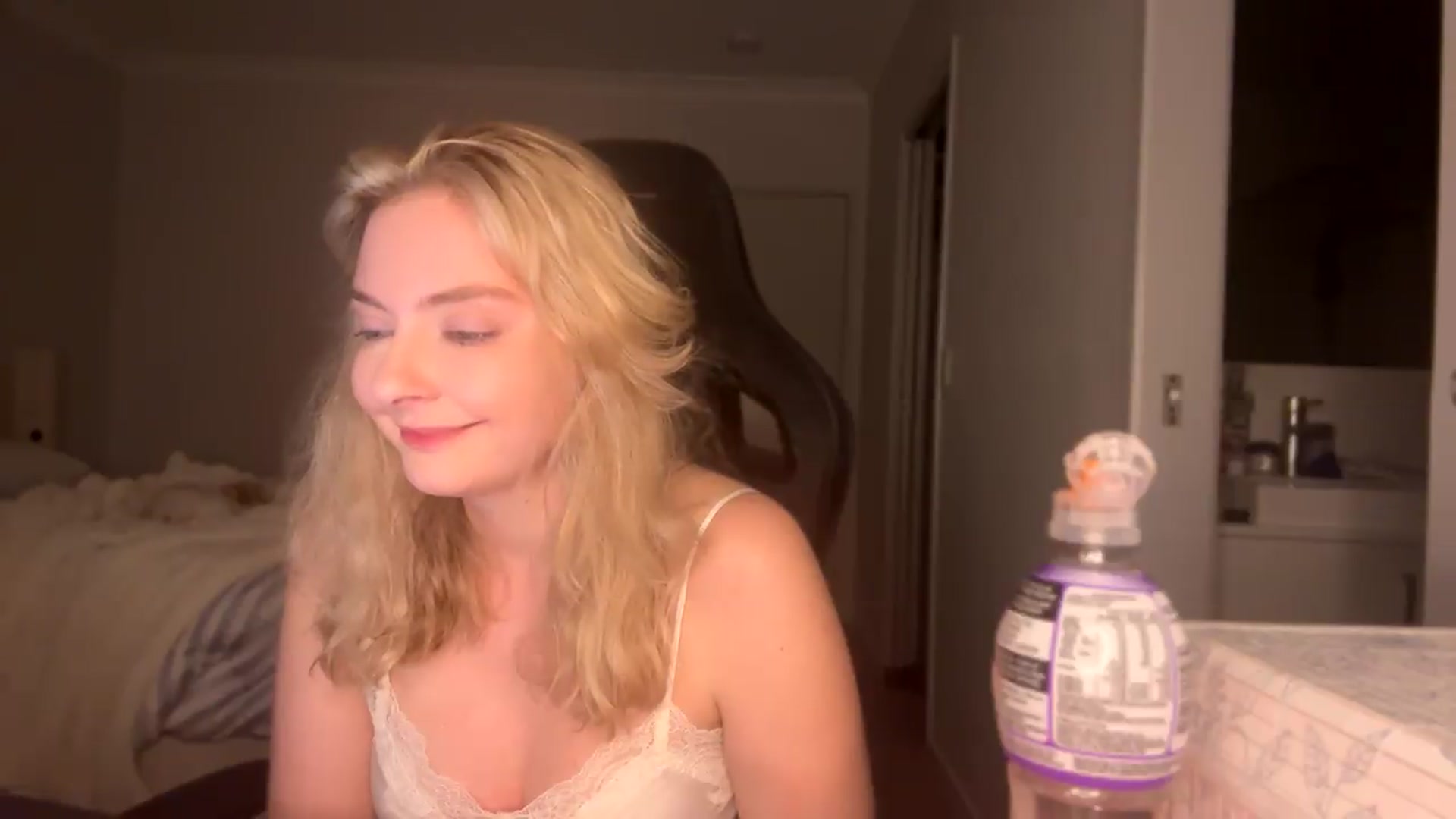 Gallery image thumbnail from Lotttiee's myfreecams stream on, 09/26/2026, 13:51 image 5 of 20
