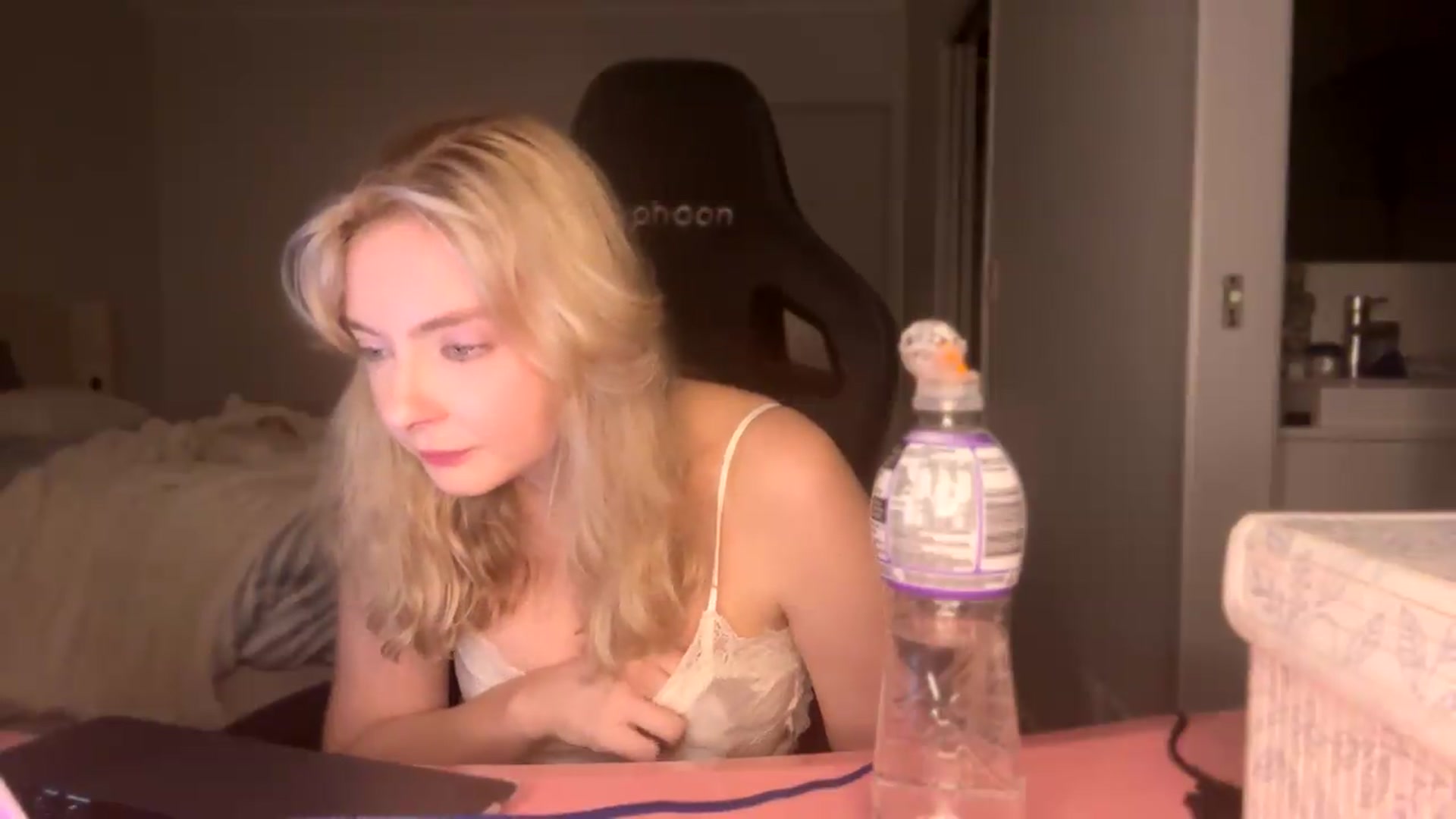 Gallery image thumbnail from Lotttiee's myfreecams stream on, 09/26/2026, 13:51 image 11 of 20