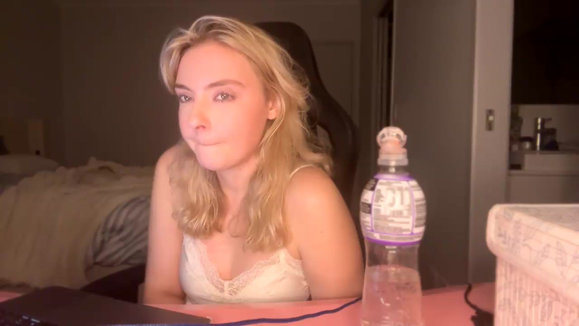 Gallery image thumbnail from Lotttiee's myfreecams stream on, 09/26/2026, 13:51 image 18 of 20