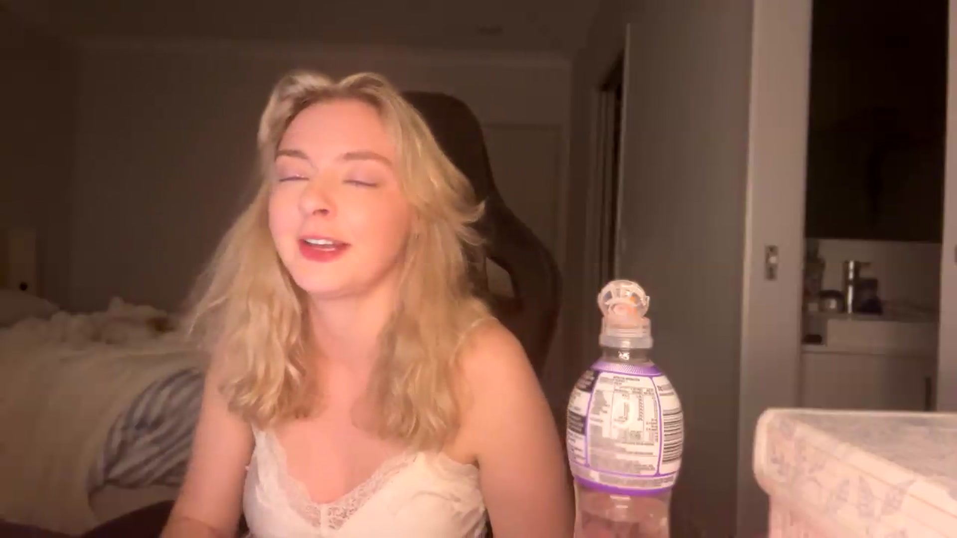 Gallery image thumbnail from Lotttiee's myfreecams stream on, 09/26/2026, 13:51 image 6 of 20