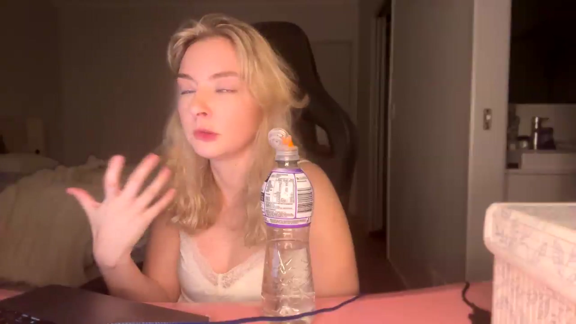 Gallery image thumbnail from Lotttiee's myfreecams stream on, 09/26/2026, 13:51 image 17 of 20
