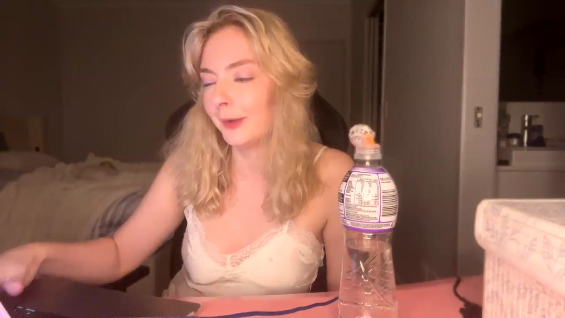 Gallery image thumbnail from Lotttiee's myfreecams stream on, 09/26/2026, 13:51 image 10 of 20