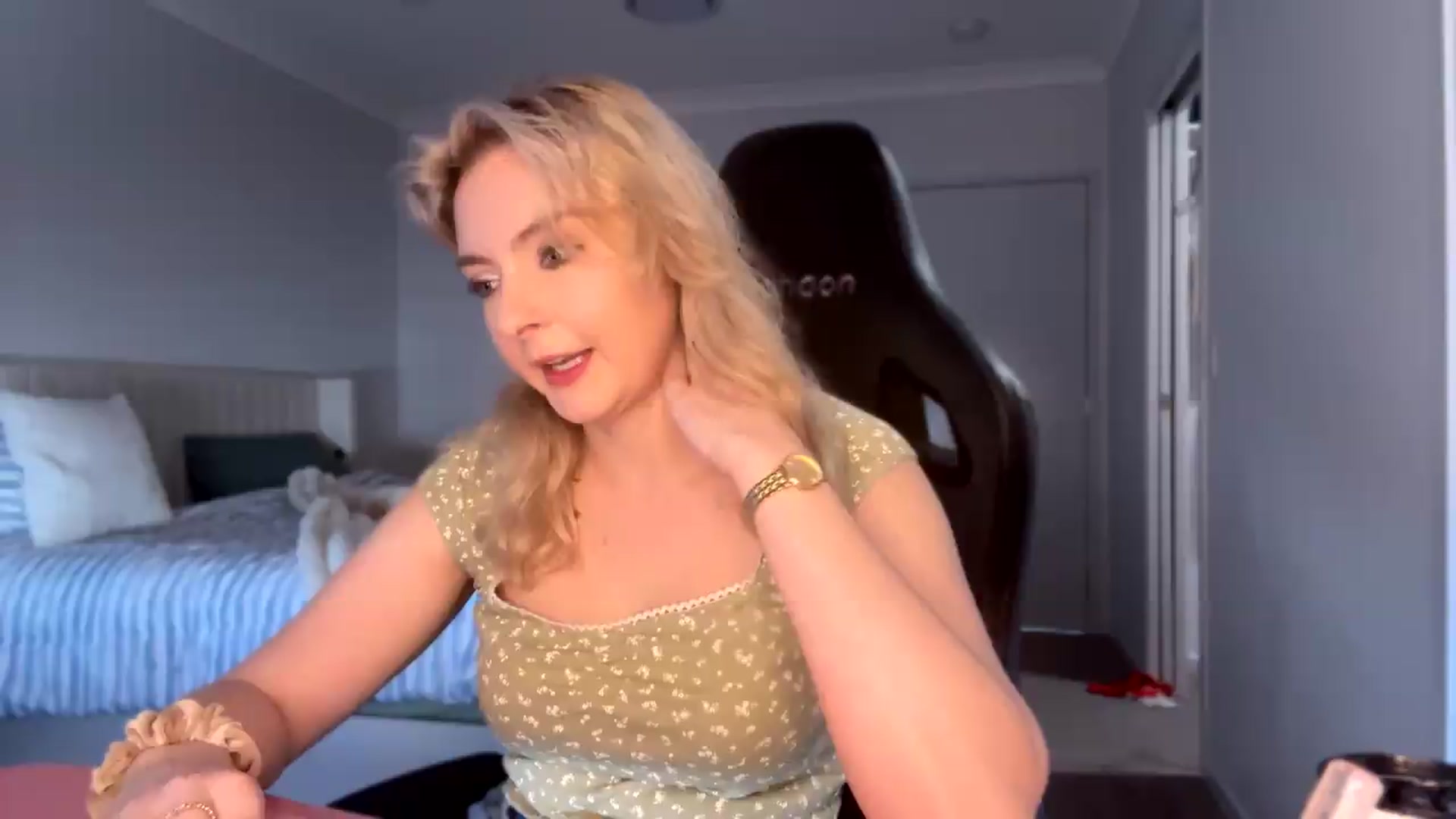 Gallery image thumbnail from Lotttiee's myfreecams stream on, 09/27/2026, 24:30 image 2 of 20