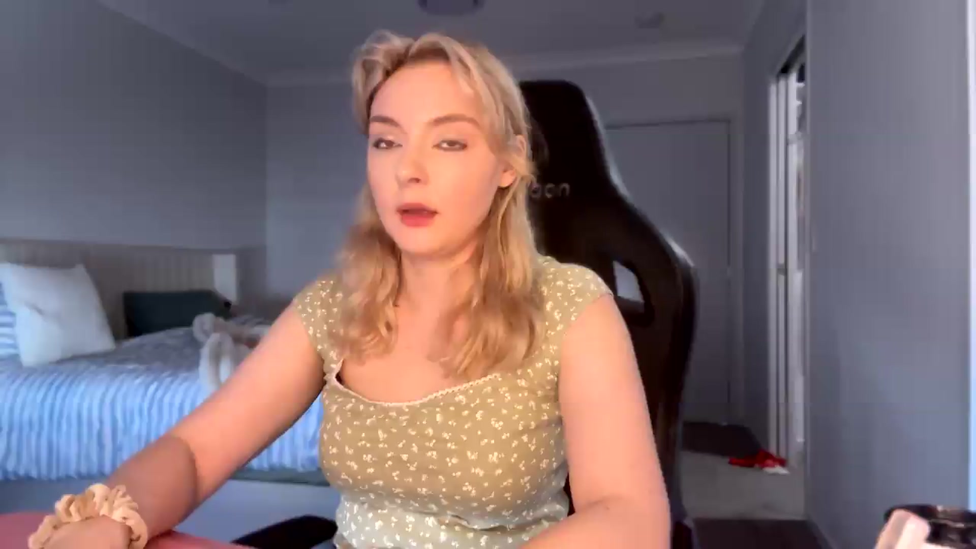 Gallery image thumbnail from Lotttiee's myfreecams stream on, 09/27/2026, 24:30 image 3 of 20