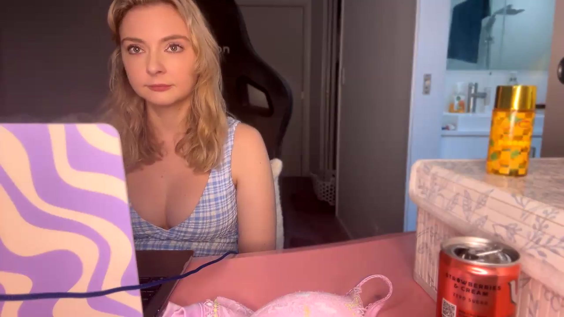 Gallery image thumbnail from Lotttiee's myfreecams stream on, 09/28/2026, 24:36 image 20 of 20