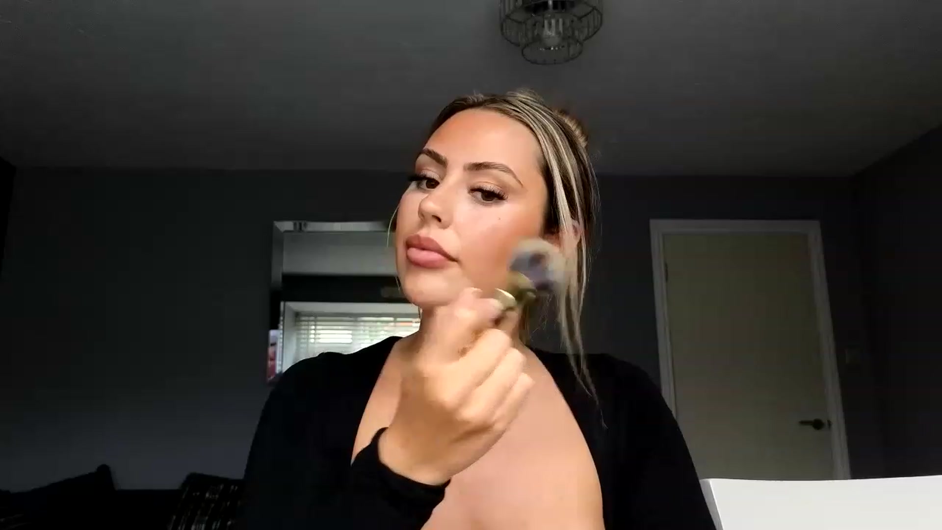 Gallery image thumbnail from Louisafernan's myfreecams stream on, 05/25/2023, 13:46 image 17 of 20