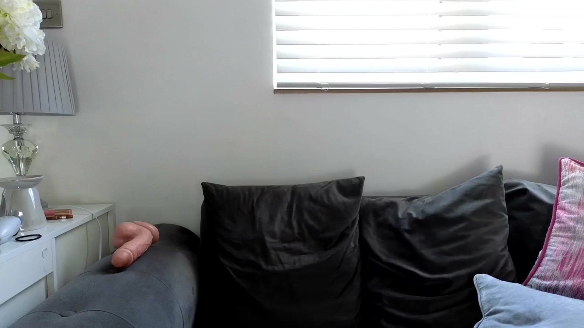 Gallery image thumbnail from Louisafernan's myfreecams stream on, 06/26/2024, 10:28 image 18 of 20