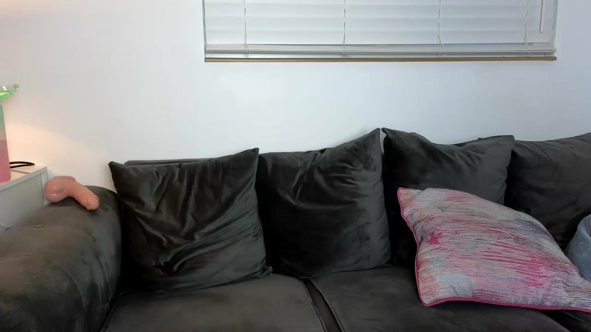 Gallery image thumbnail from Louisafernan's myfreecams stream on, 10/15/2024, 17:12 image 17 of 20