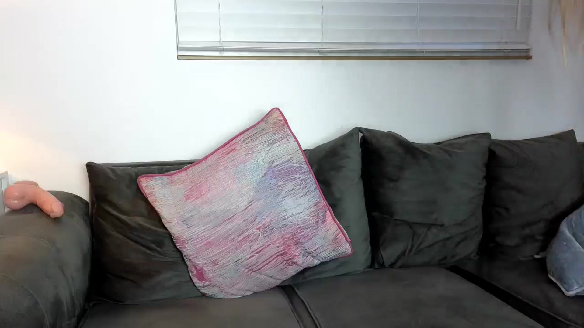 Gallery image thumbnail from Louisafernan's myfreecams stream on, 10/15/2024, 17:12 image 13 of 20