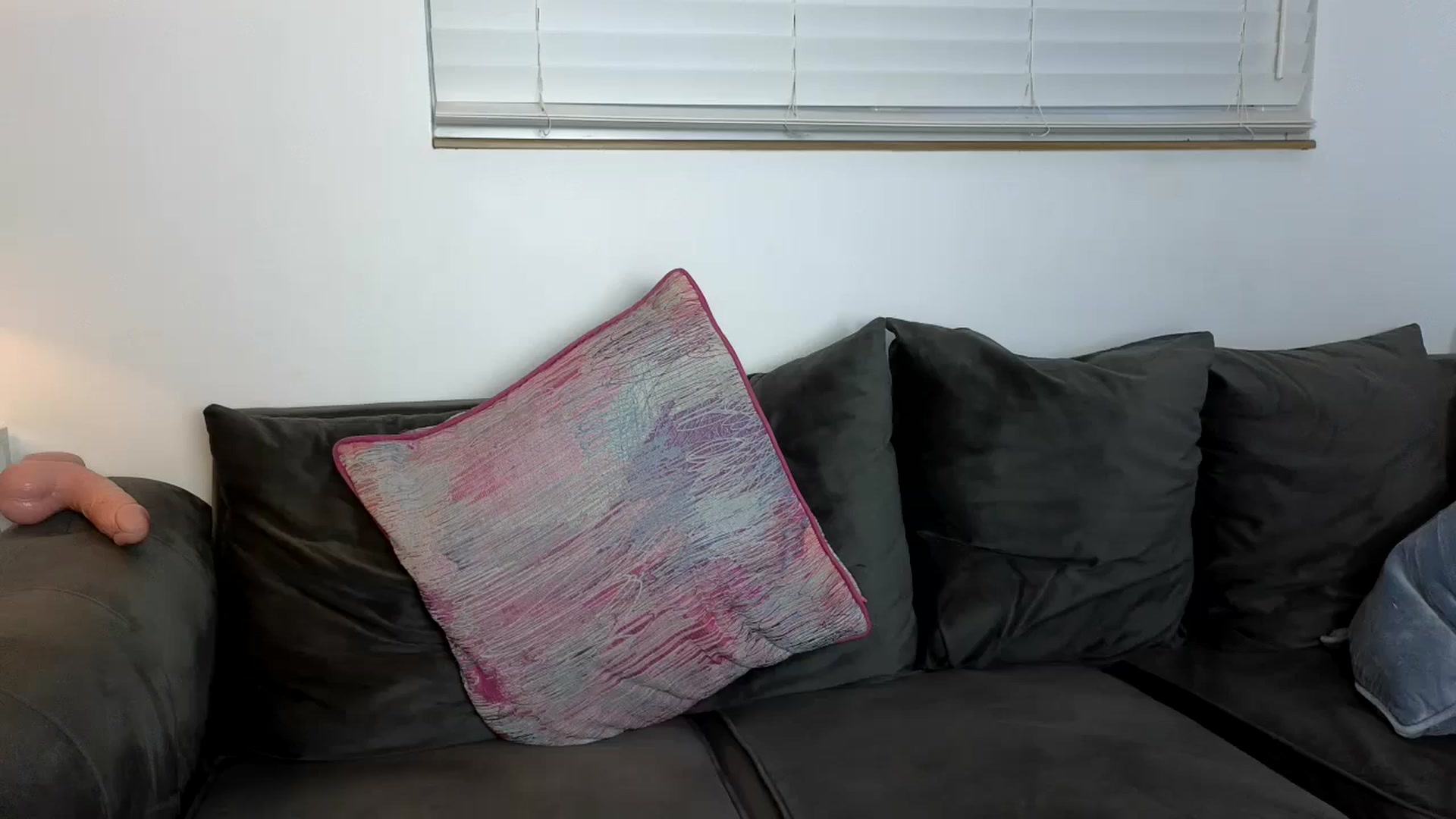 Gallery image thumbnail from Louisafernan's myfreecams stream on, 10/15/2024, 17:12 image 12 of 20