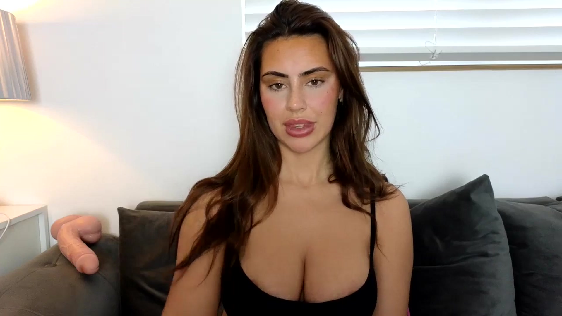 Gallery image thumbnail from Louisafernan's myfreecams stream on, 11/21/2024, 14:05 image 6 of 20