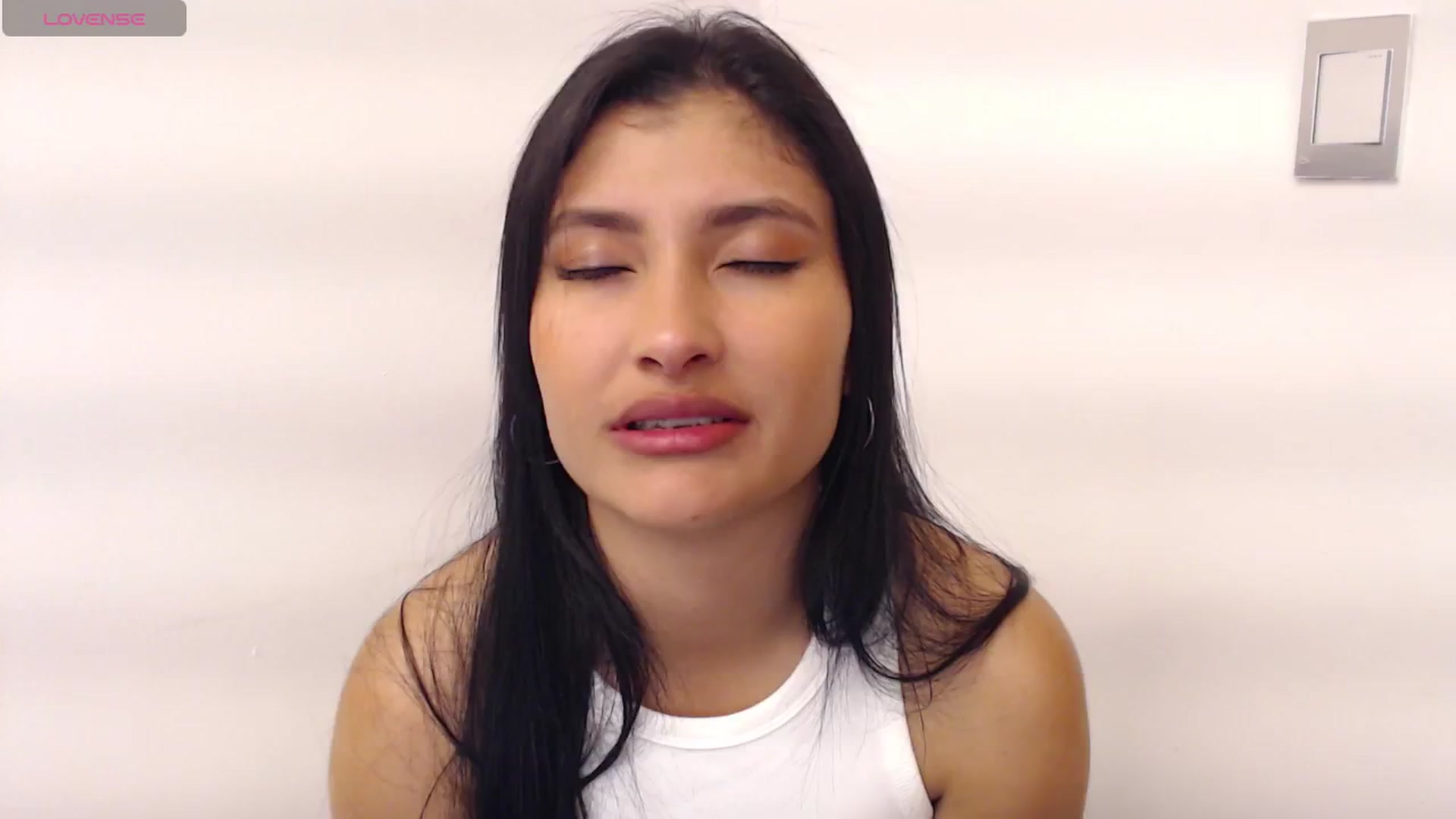 Gallery image thumbnail from Louisk's myfreecams stream on, 11/10/2024, 11:40 image 19 of 20