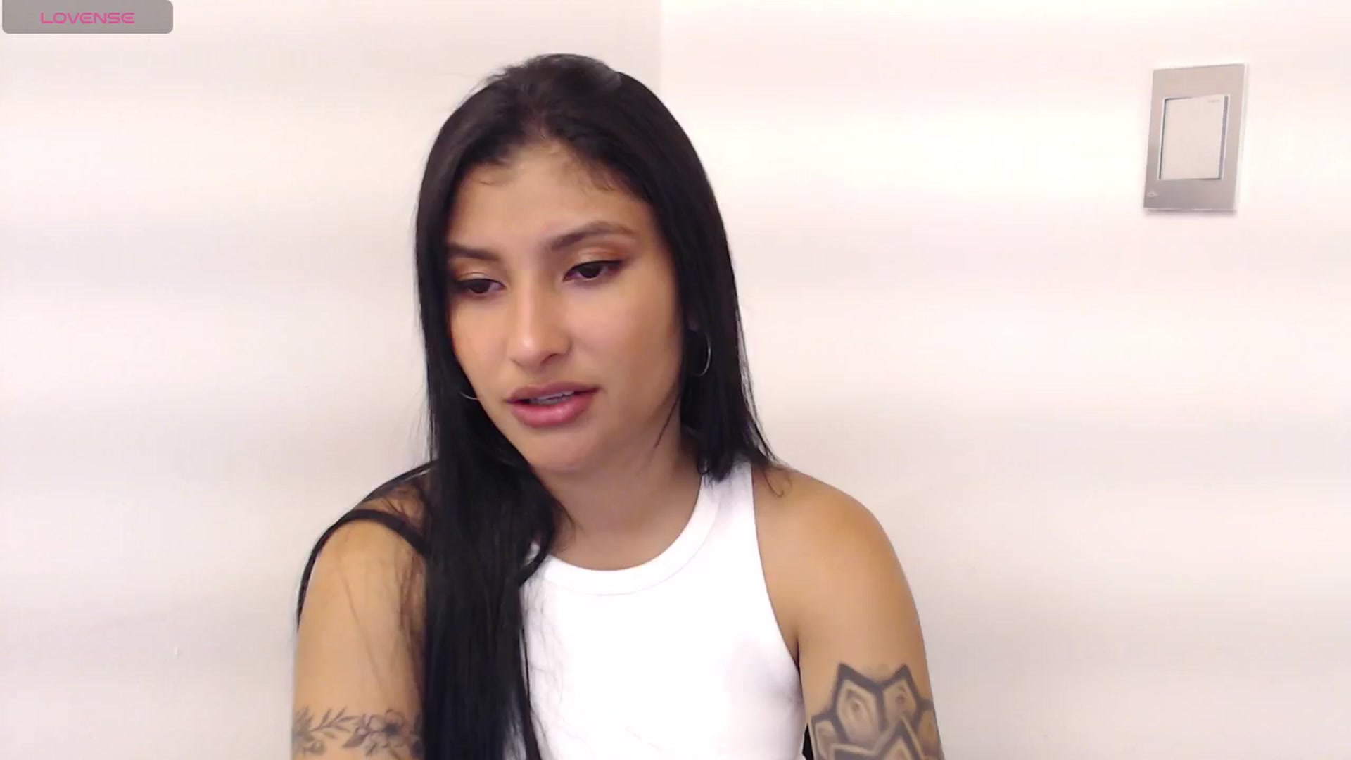 Gallery image thumbnail from Louisk's myfreecams stream on, 11/10/2024, 11:40 image 15 of 20