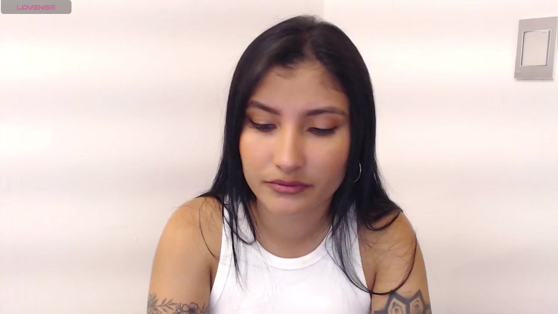 Gallery image thumbnail from Louisk's myfreecams stream on, 11/10/2024, 13:24 image 8 of 20