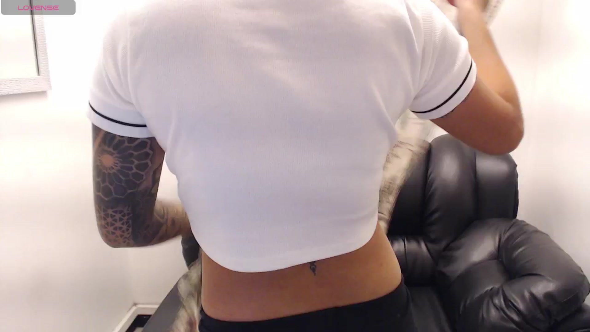 Gallery image thumbnail from Louisk's myfreecams stream on, 11/25/2024, 13:04 image 9 of 20