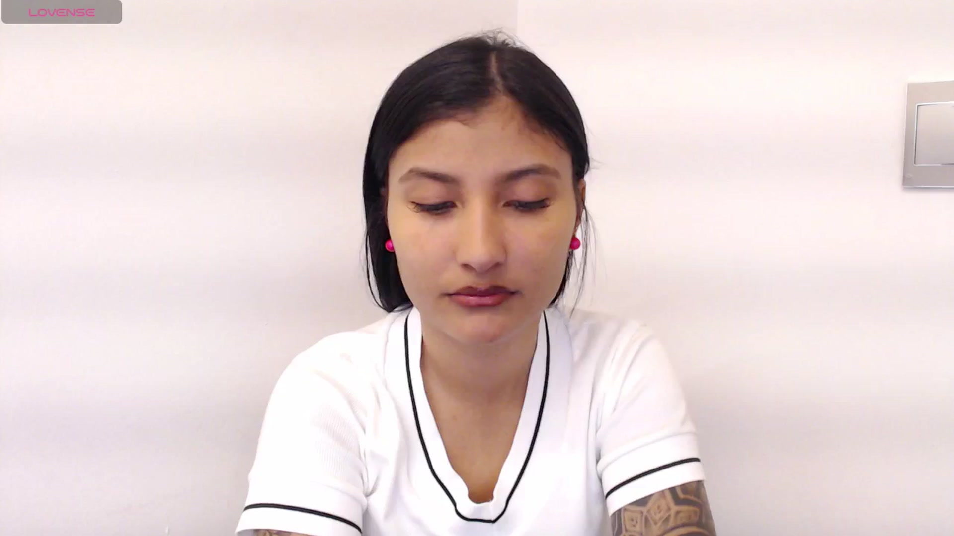 Gallery image thumbnail from Louisk's myfreecams stream on, 11/25/2024, 13:04 image 1 of 20