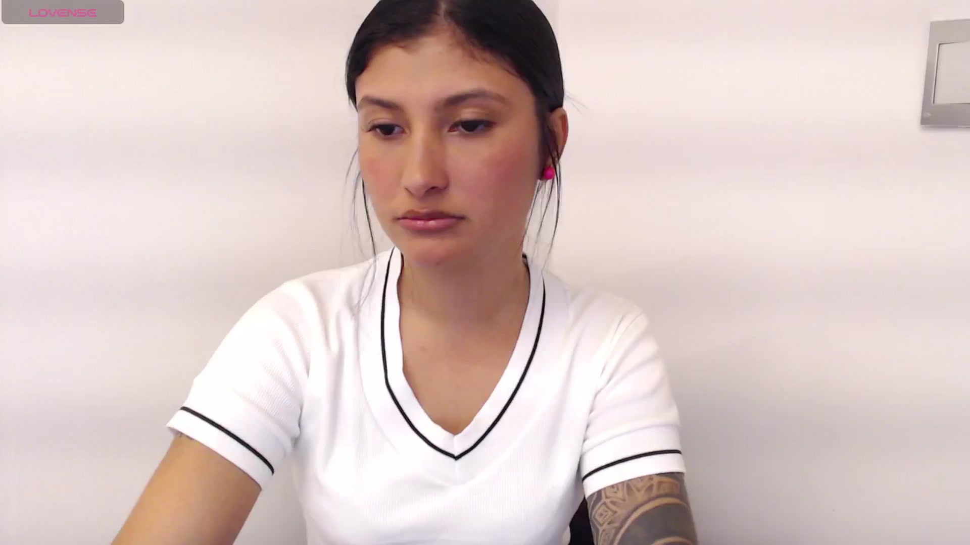 Gallery image thumbnail from Louisk's myfreecams stream on, 11/25/2024, 18:42 image 20 of 20
