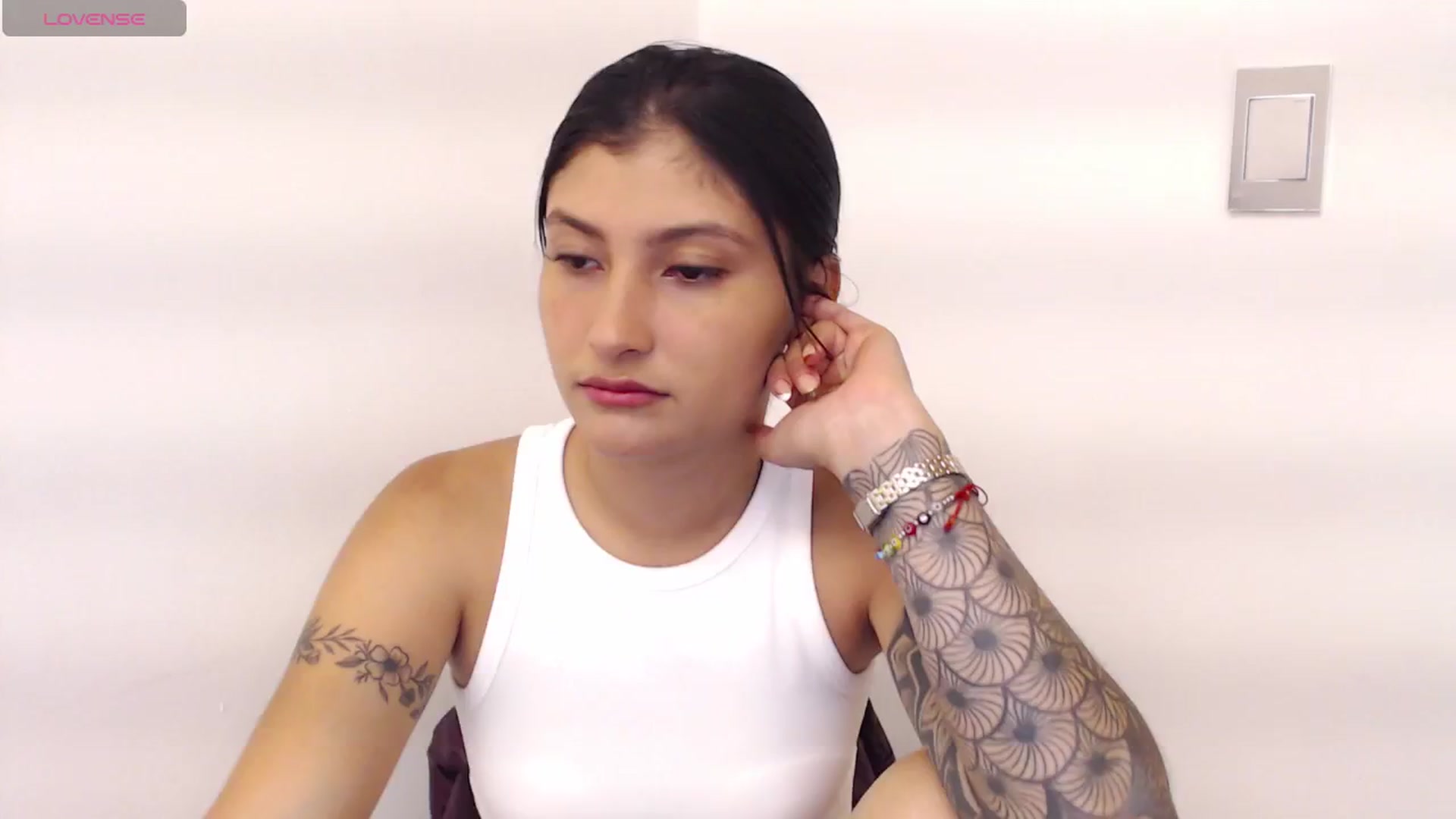 Gallery image thumbnail from Louisk's myfreecams stream on, 11/26/2024, 12:32 image 6 of 20