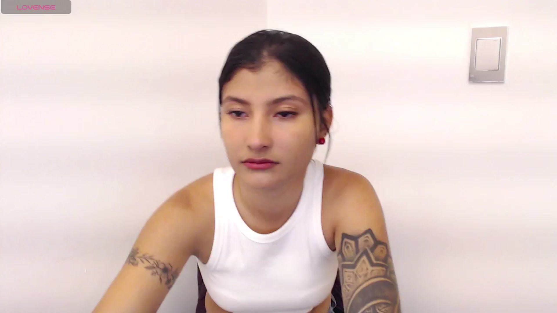 Gallery image thumbnail from Louisk's myfreecams stream on, 11/26/2024, 12:32 image 4 of 20