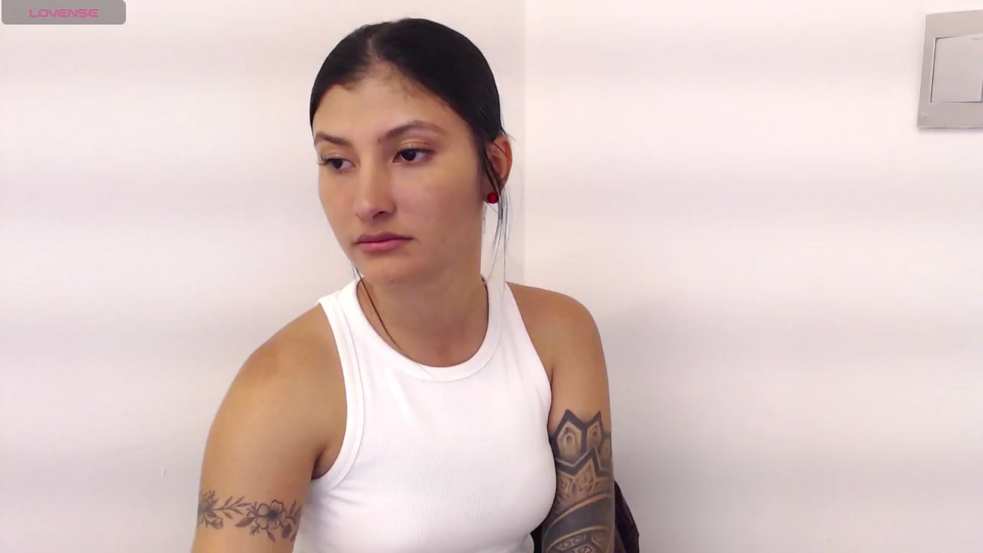 Gallery image thumbnail from Louisk's myfreecams stream on, 11/26/2024, 18:11 image 17 of 20