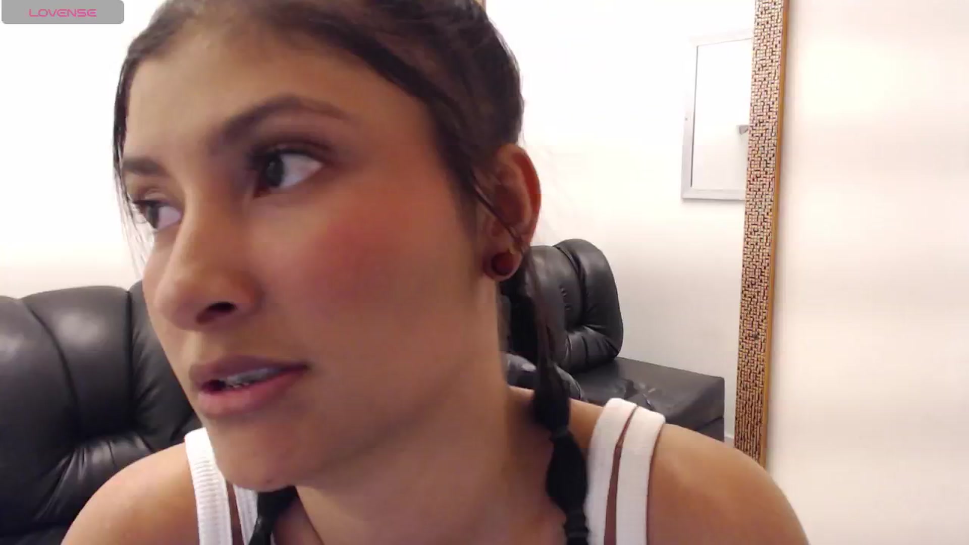 Gallery image thumbnail from Louisk's myfreecams stream on, 11/28/2024, 18:36 image 16 of 20