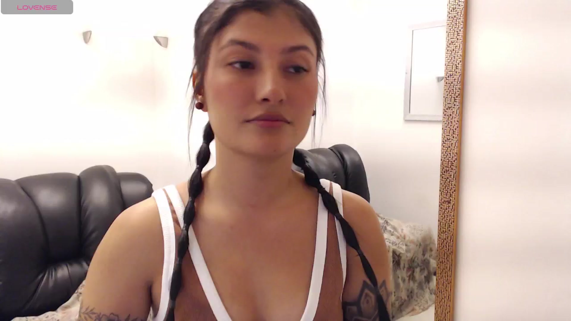 Gallery image thumbnail from Louisk's myfreecams stream on, 11/28/2024, 18:36 image 2 of 20