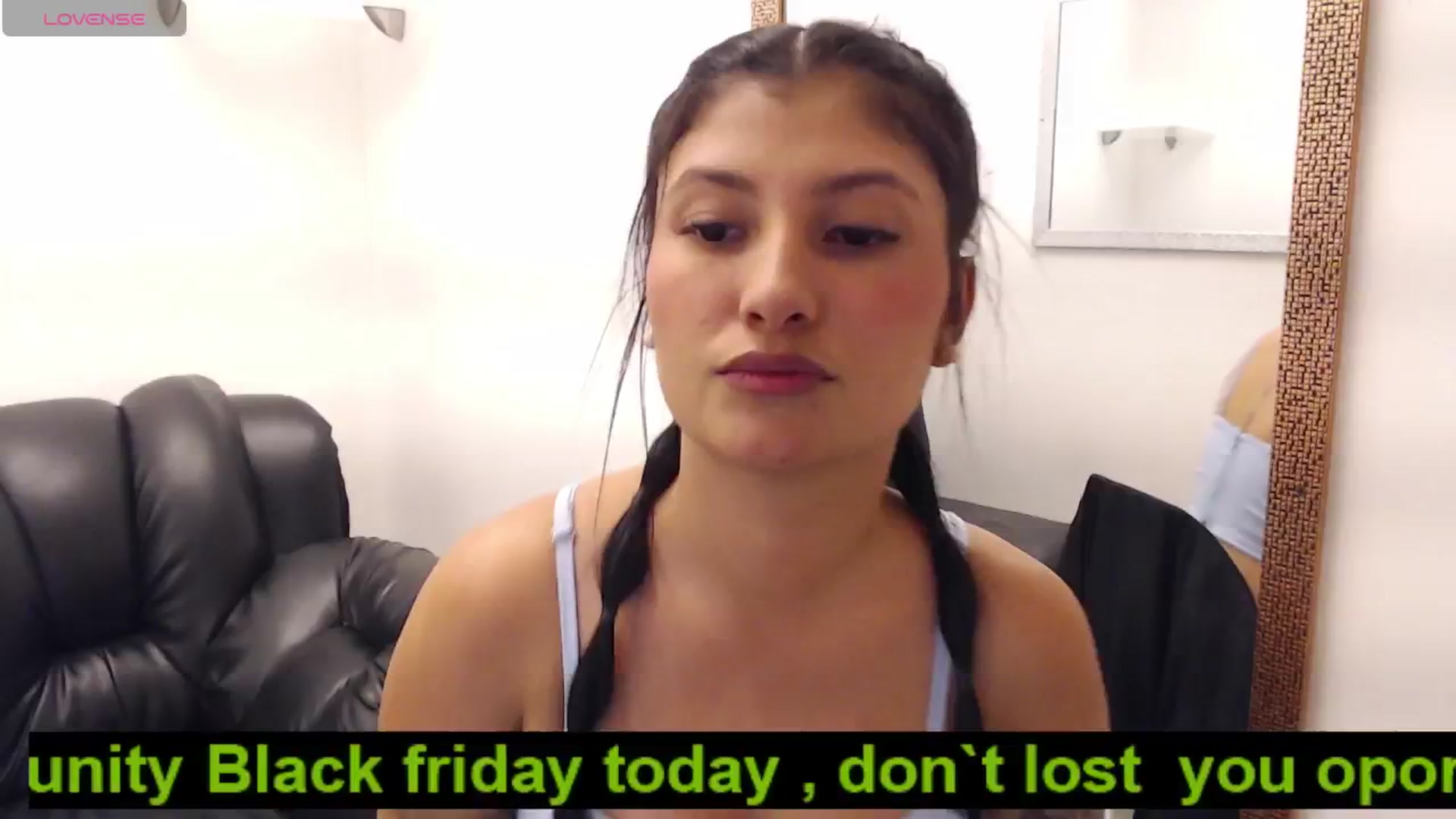 Gallery image thumbnail from Louisk's myfreecams stream on, 11/29/2024, 18:32 image 2 of 20