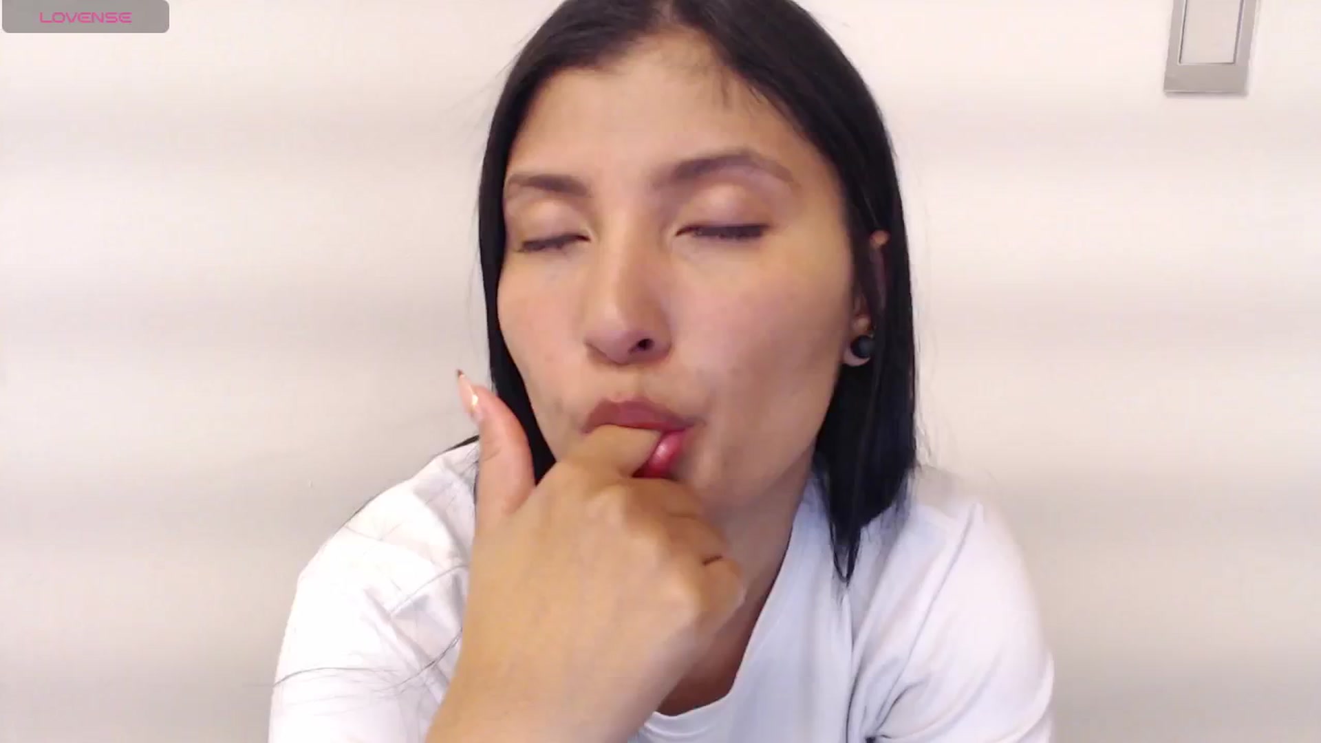 Gallery image thumbnail from Louisk's myfreecams stream on, 11/30/2024, 14:59 image 19 of 20