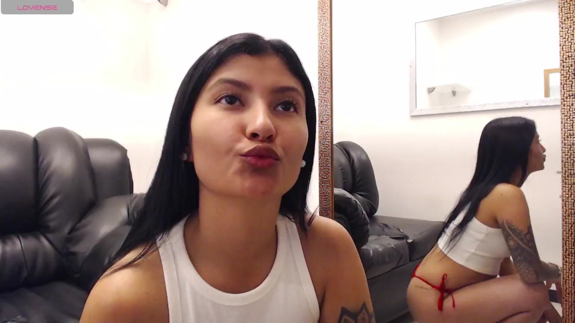 Gallery image thumbnail from Louisk's myfreecams stream on, 12/03/2024, 15:43 image 3 of 20