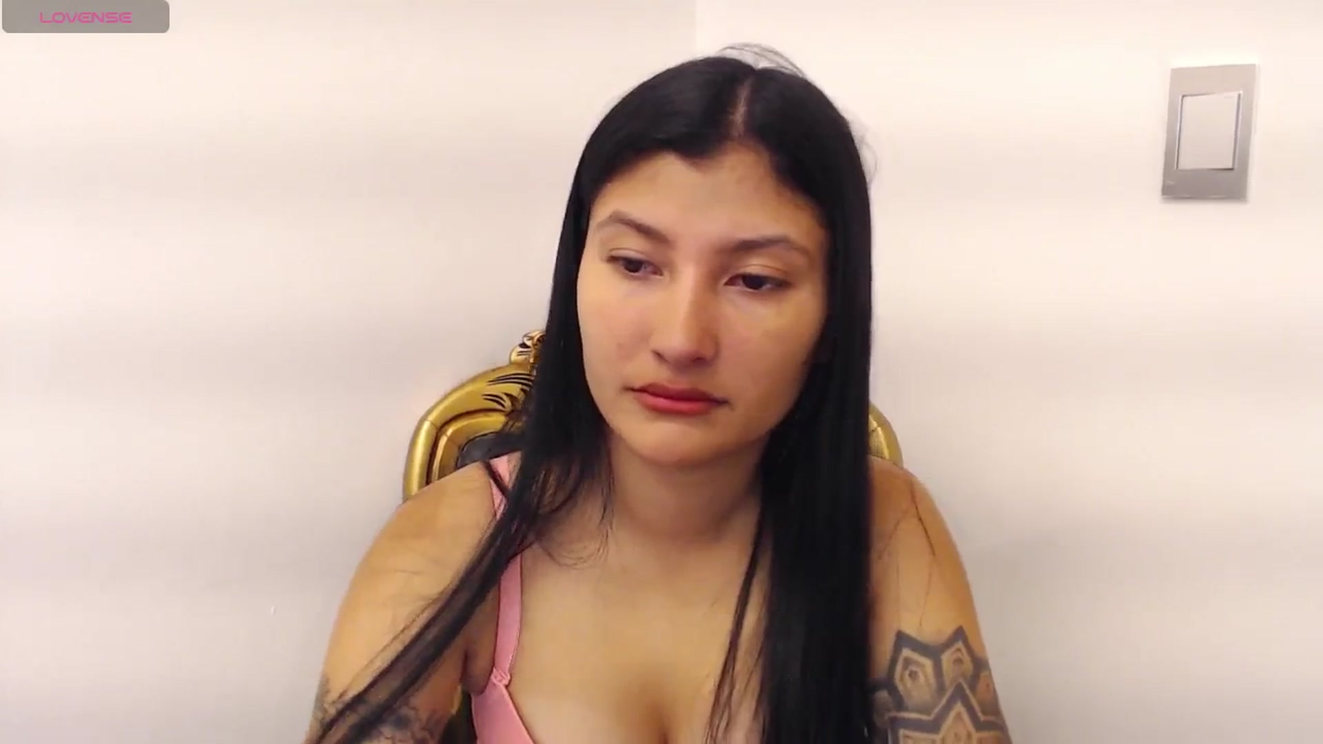 Gallery image thumbnail from Louisk's myfreecams stream on, 12/04/2024, 10:11 image 11 of 20
