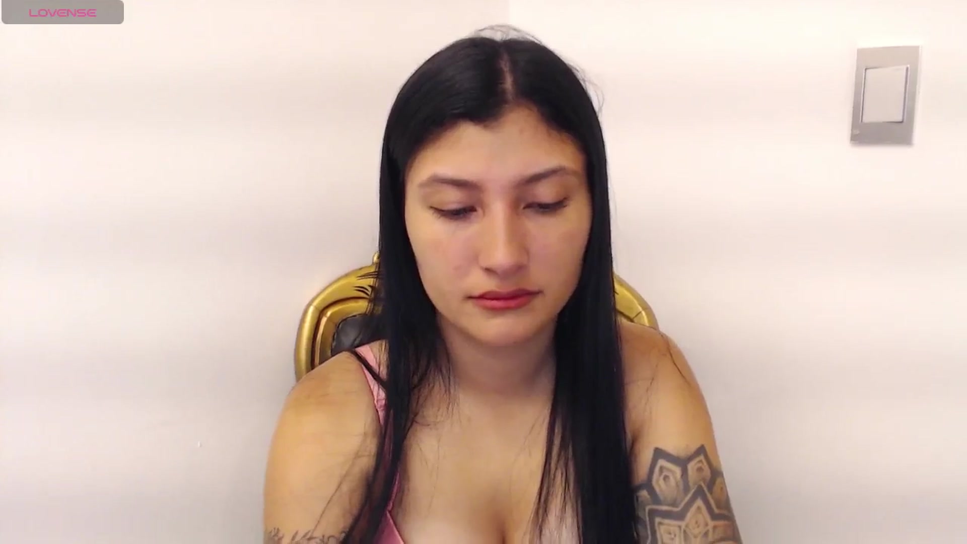 Gallery image thumbnail from Louisk's myfreecams stream on, 12/04/2024, 10:11 image 12 of 20