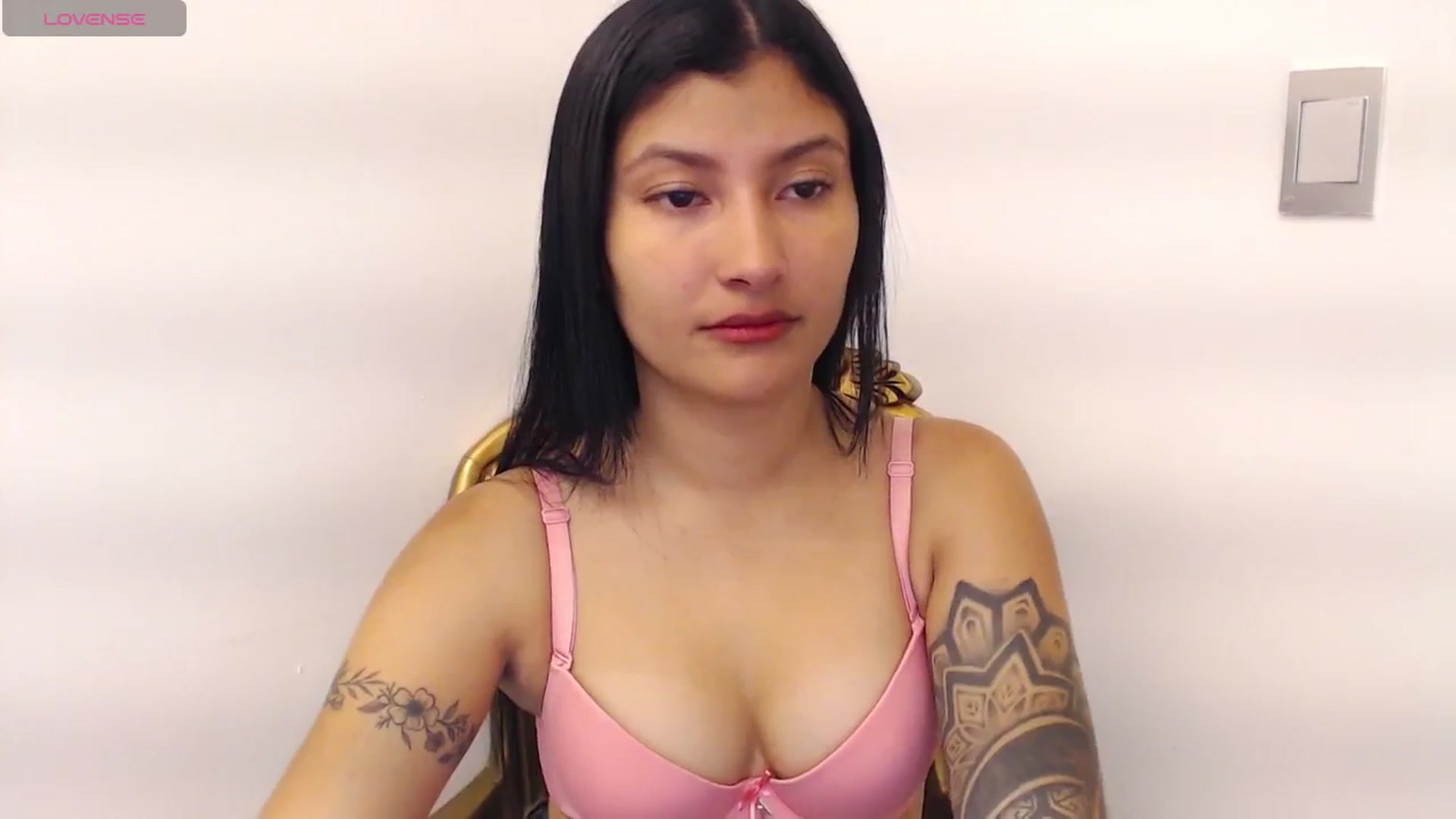 Gallery image thumbnail from Louisk's myfreecams stream on, 12/04/2024, 10:11 image 15 of 20