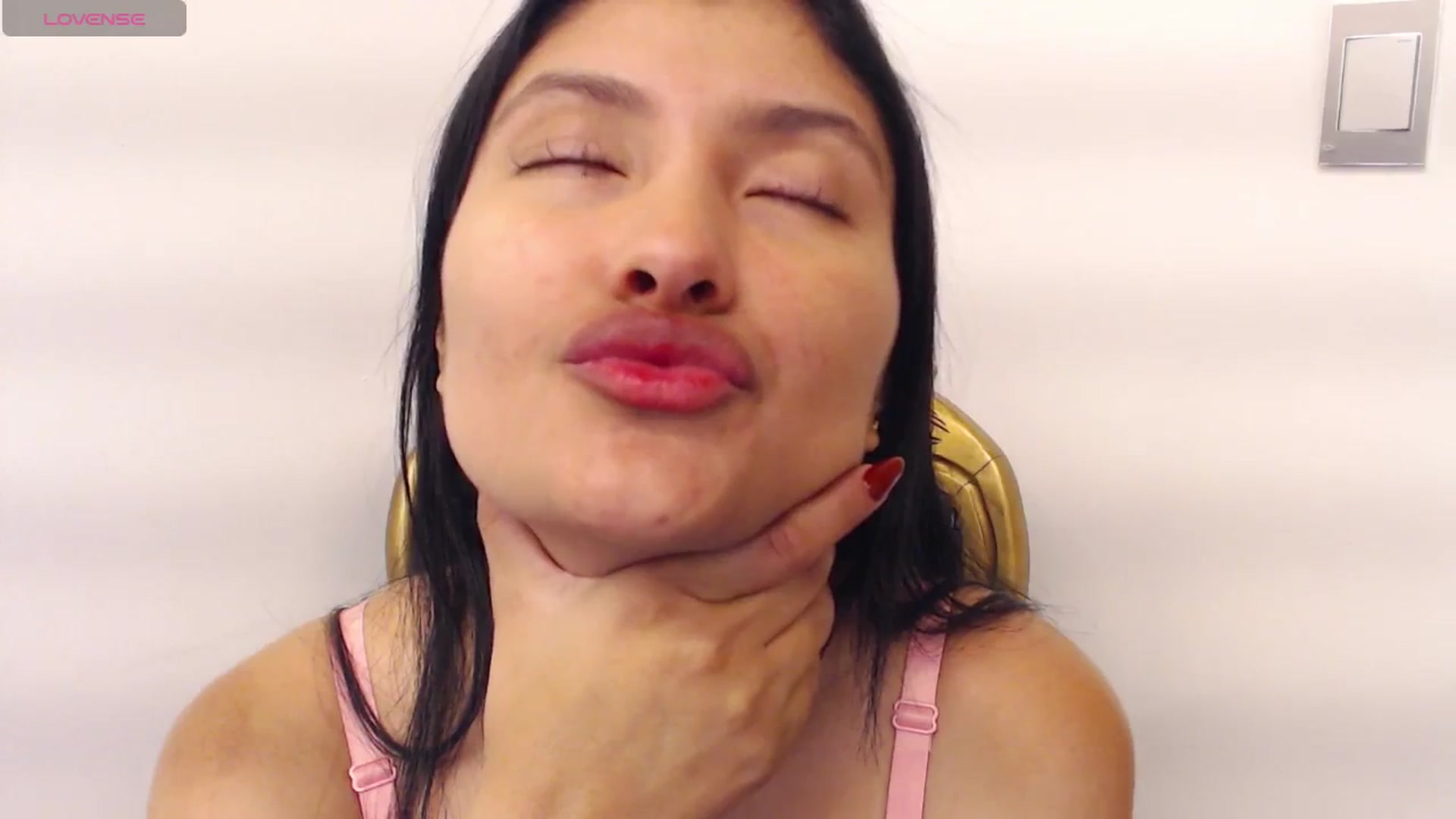 Gallery image thumbnail from Louisk's myfreecams stream on, 12/04/2024, 11:36 image 5 of 20