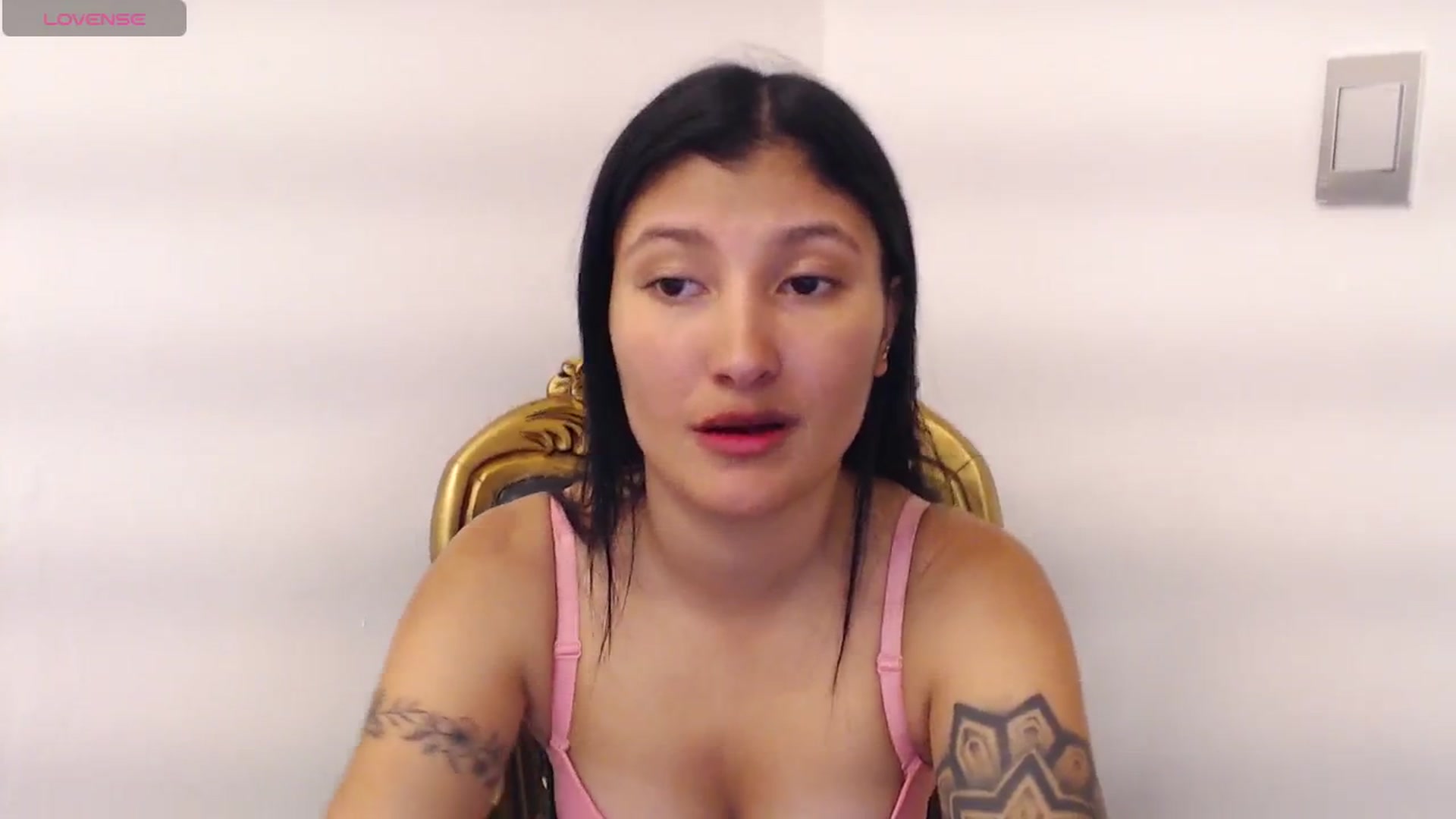 Gallery image thumbnail from Louisk's myfreecams stream on, 12/04/2024, 15:58 image 17 of 20