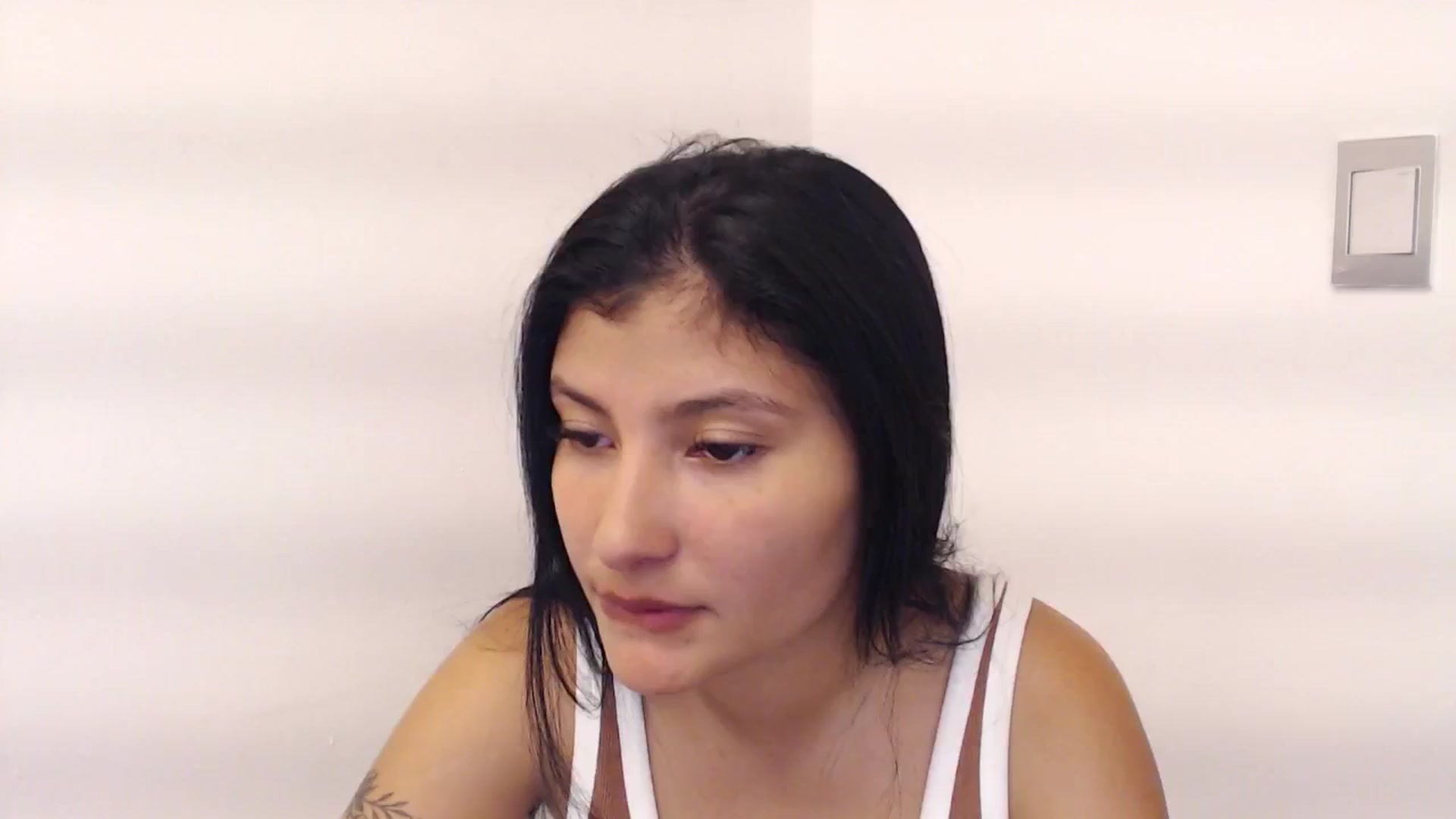 Gallery image thumbnail from Louisk's myfreecams stream on, 12/07/2024, 13:05 image 18 of 20