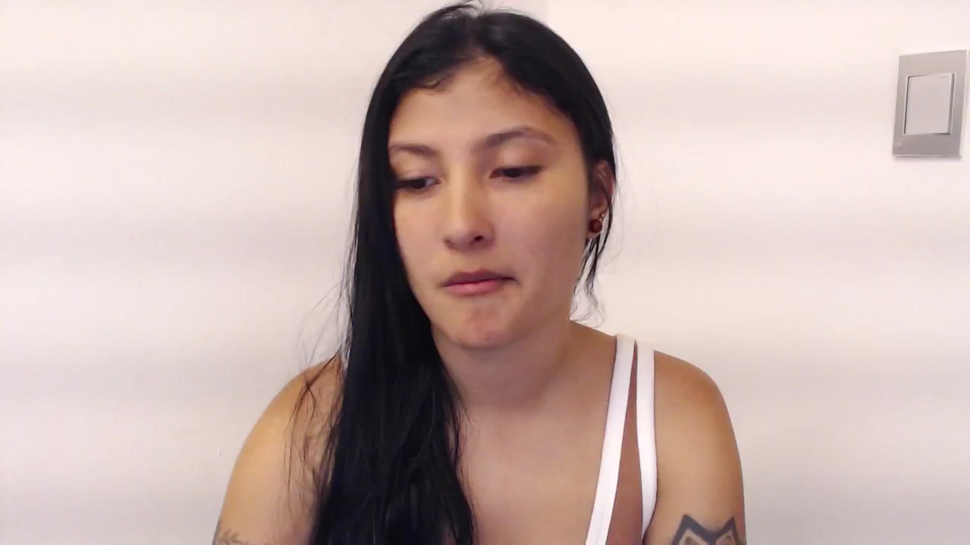 Gallery image thumbnail from Louisk's myfreecams stream on, 12/07/2024, 17:33 image 3 of 20
