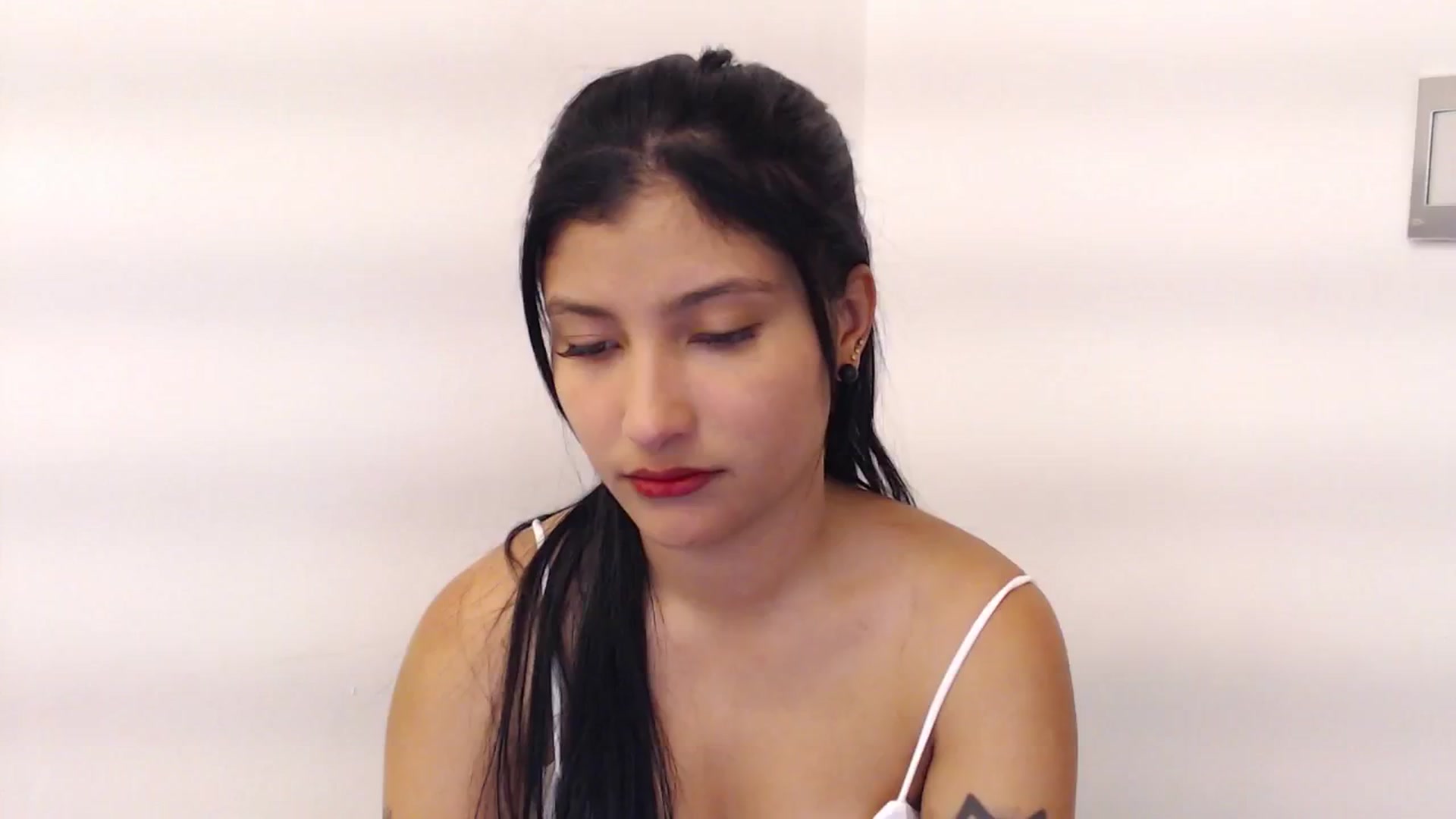 Gallery image thumbnail from Louisk's myfreecams stream on, 12/09/2024, 18:32 image 4 of 20