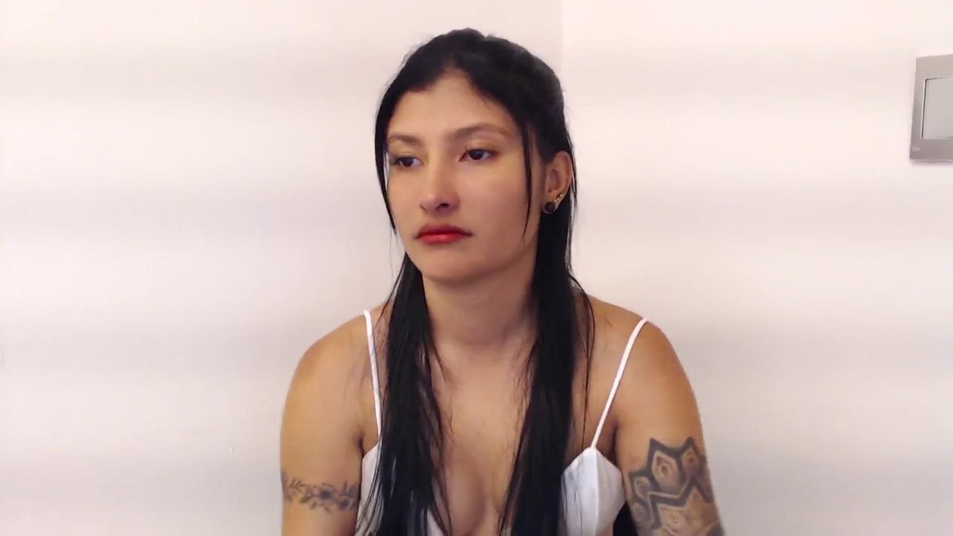 Gallery image thumbnail from Louisk's myfreecams stream on, 12/09/2024, 18:32 image 8 of 20