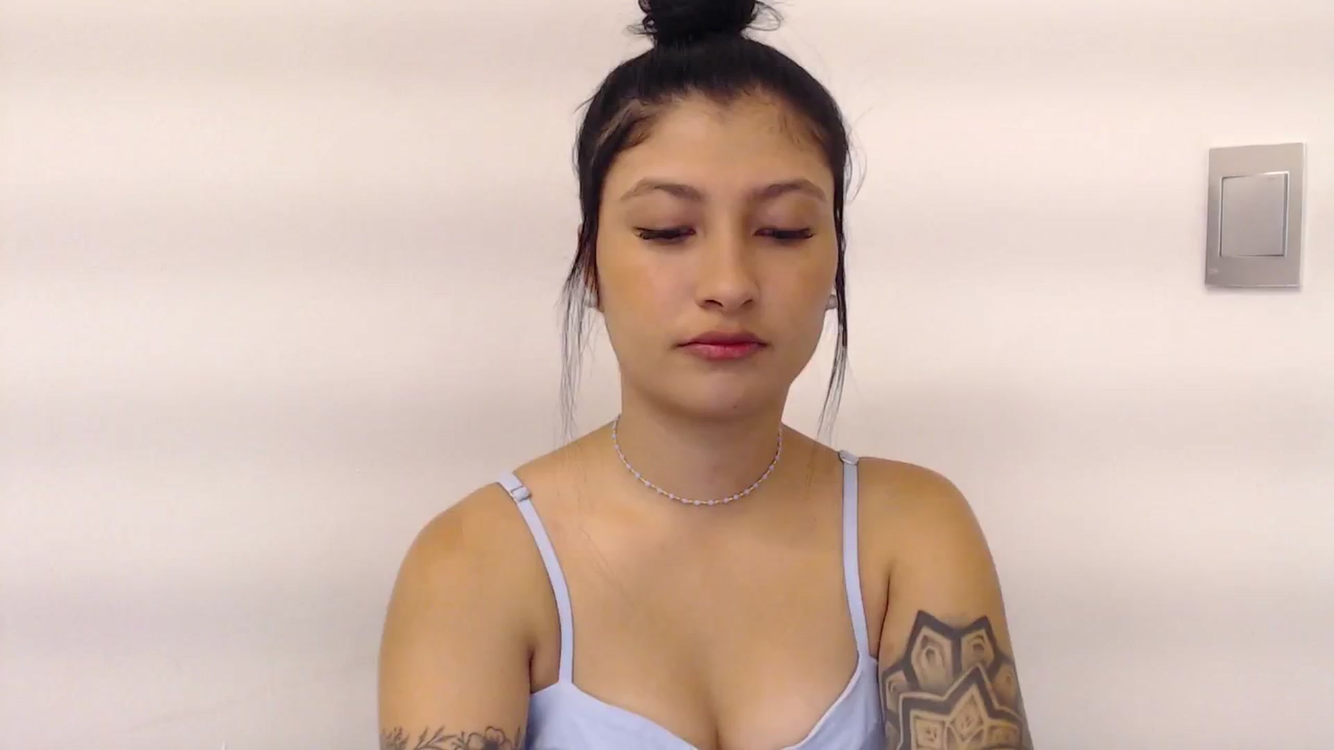 Gallery image thumbnail from Louisk's myfreecams stream on, 12/10/2024, 12:10 image 5 of 20