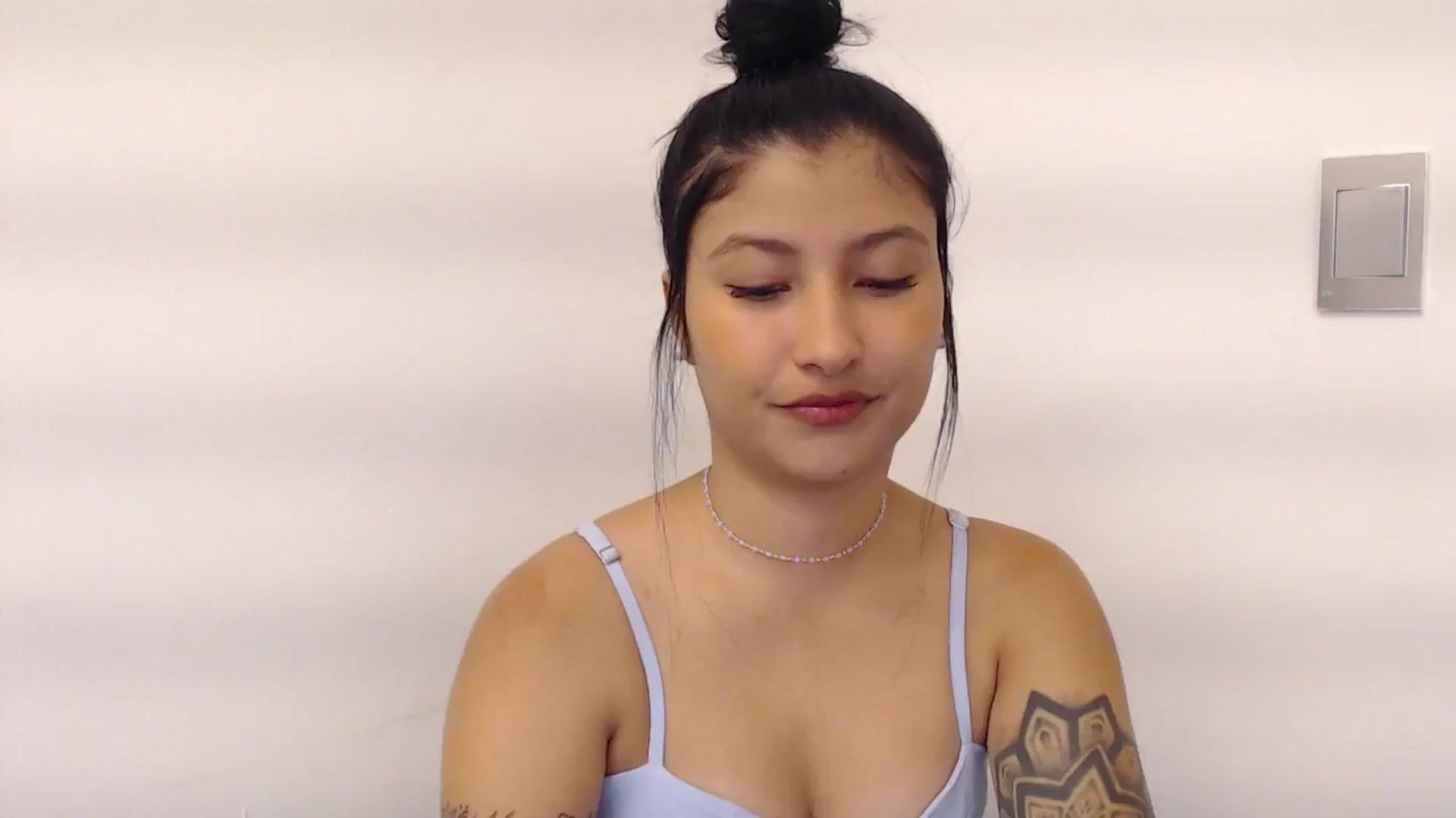 Gallery image thumbnail from Louisk's myfreecams stream on, 12/10/2024, 12:10 image 4 of 20