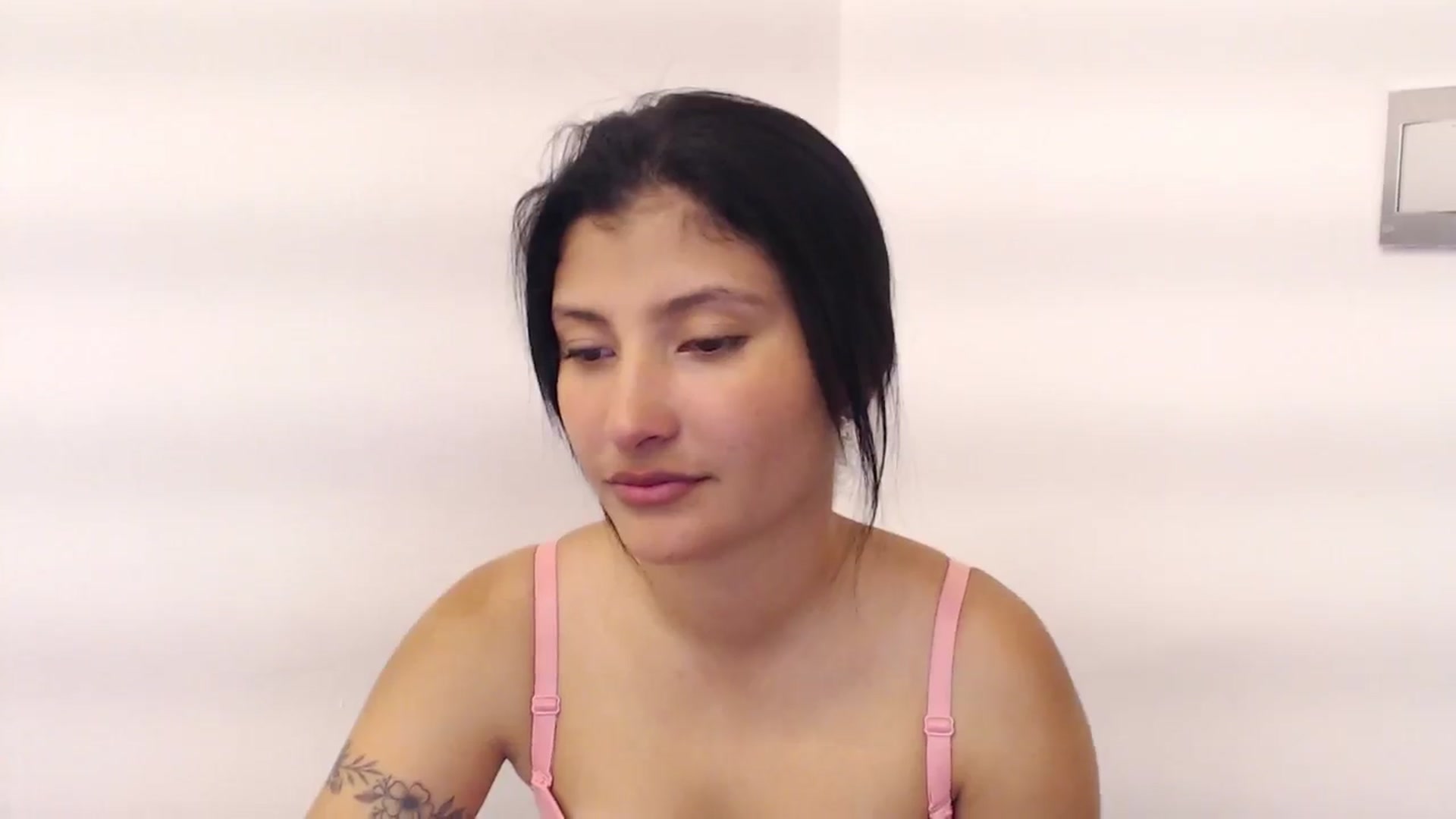Gallery image thumbnail from Louisk's myfreecams stream on, 12/14/2024, 13:51 image 11 of 20