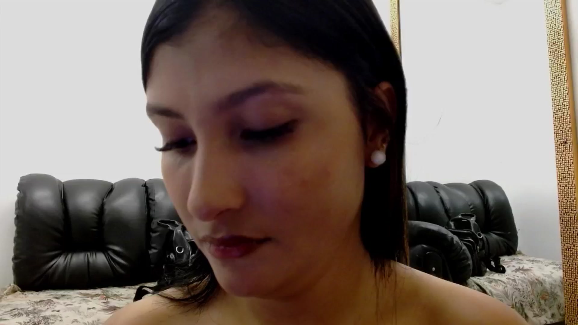 Gallery image thumbnail from Louisk's myfreecams stream on, 12/17/2024, 16:48 image 3 of 20