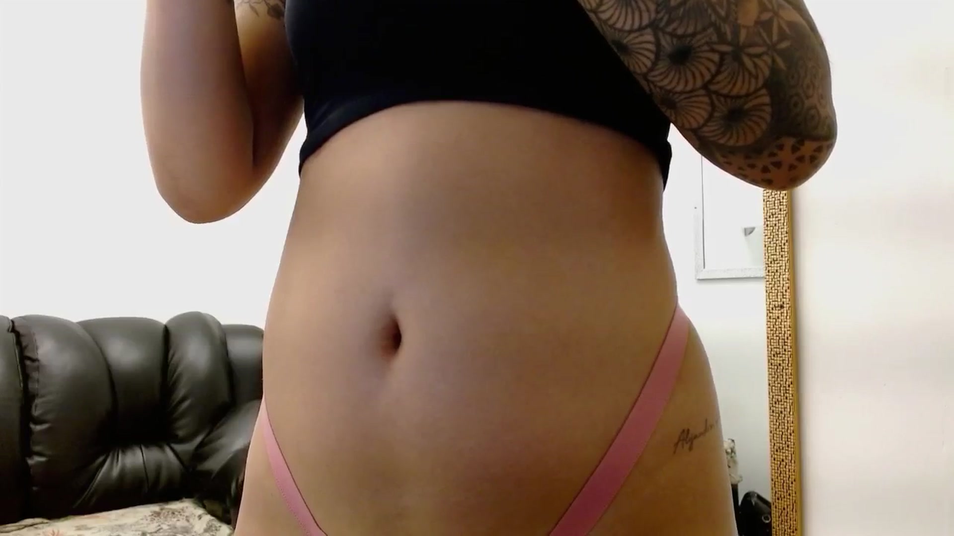 Gallery image thumbnail from Louisk's myfreecams stream on, 12/19/2024, 16:45 image 17 of 20