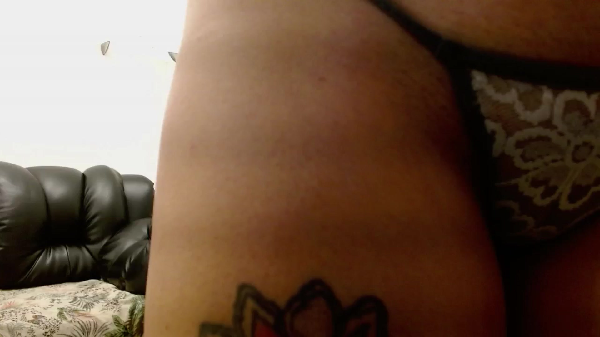 Gallery image thumbnail from Louisk's myfreecams stream on, 12/20/2024, 18:29 image 11 of 20