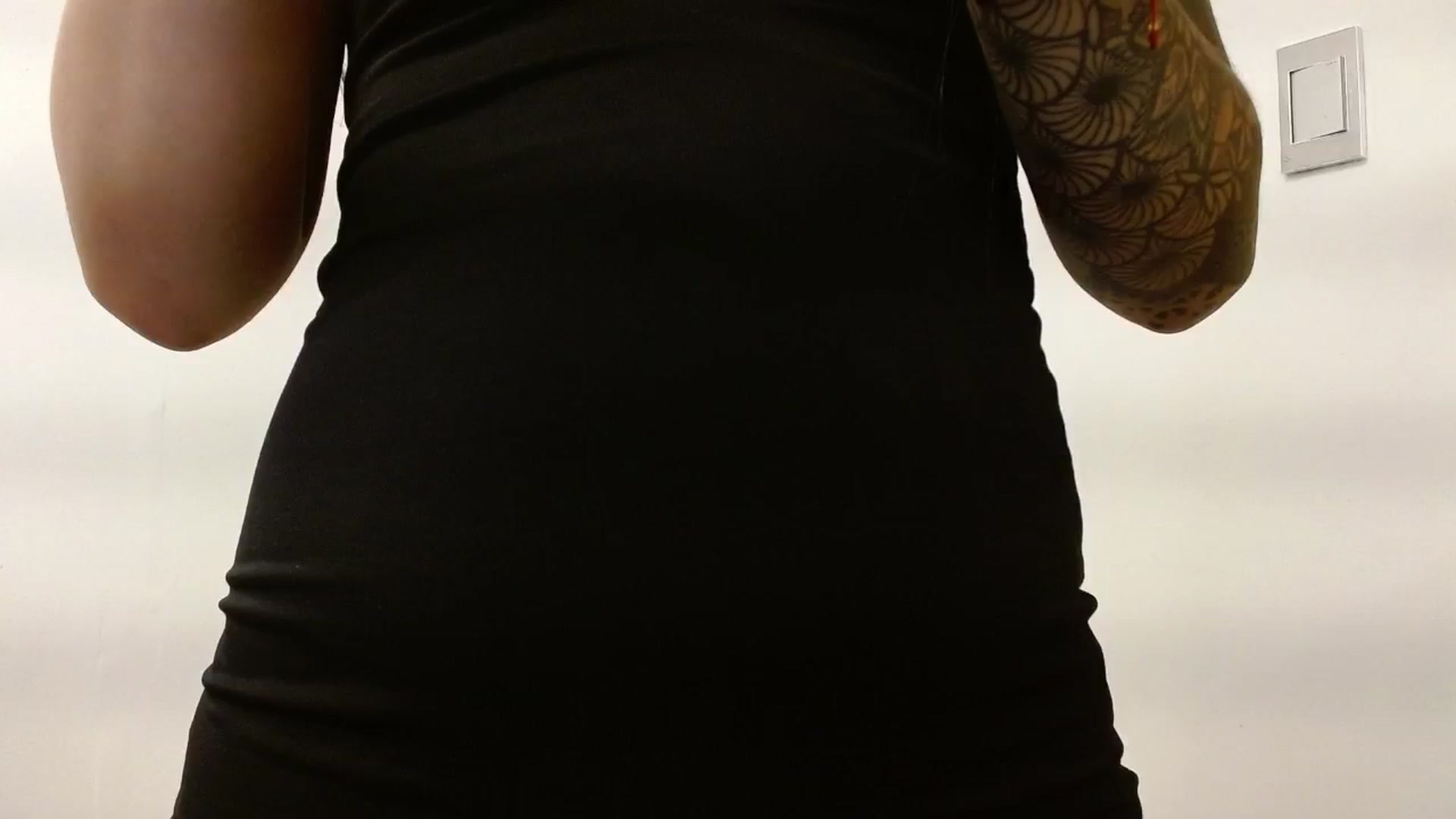 Gallery image thumbnail from Louisk's myfreecams stream on, 12/21/2024, 15:17 image 15 of 20
