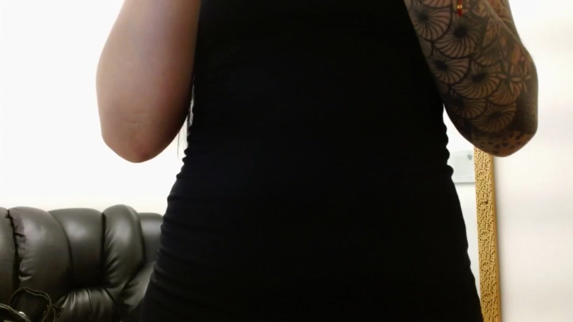 Gallery image thumbnail from Louisk's myfreecams stream on, 12/21/2024, 18:33 image 7 of 20