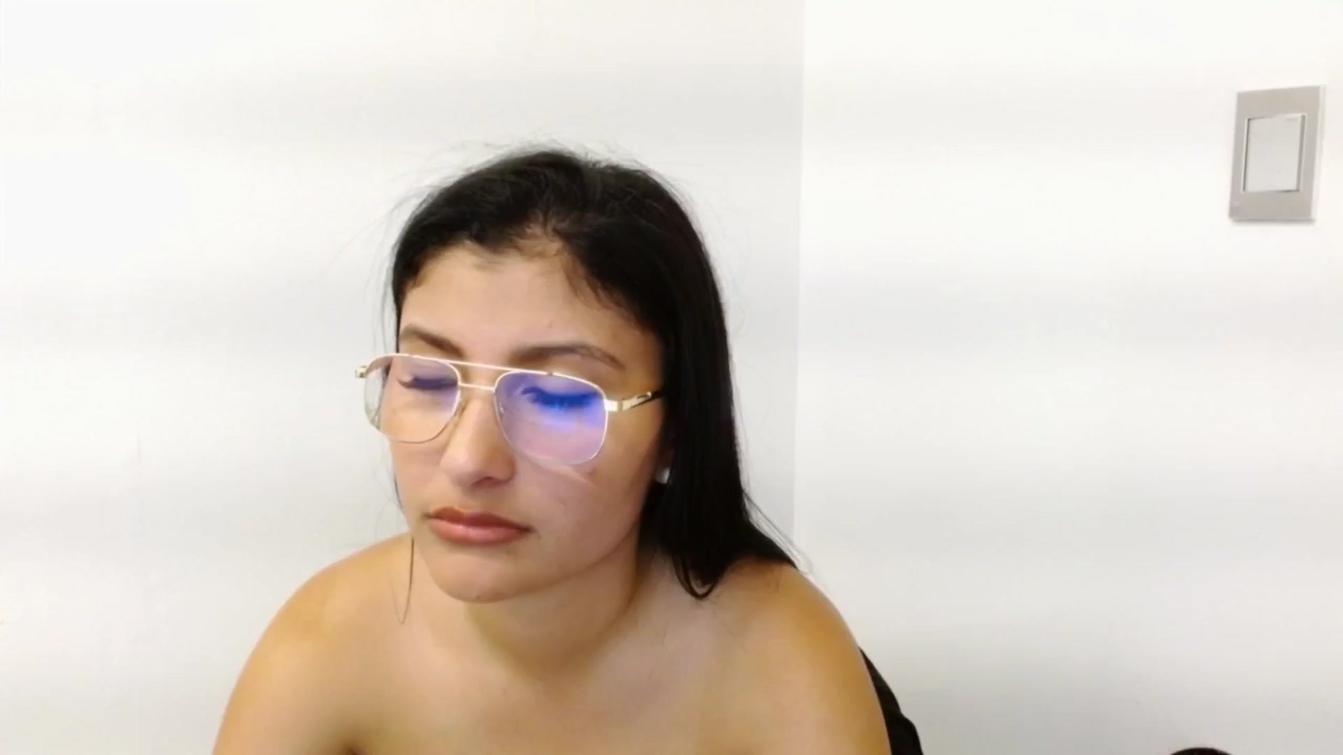 Gallery image thumbnail from Louisk's myfreecams stream on, 12/23/2024, 17:51 image 5 of 20