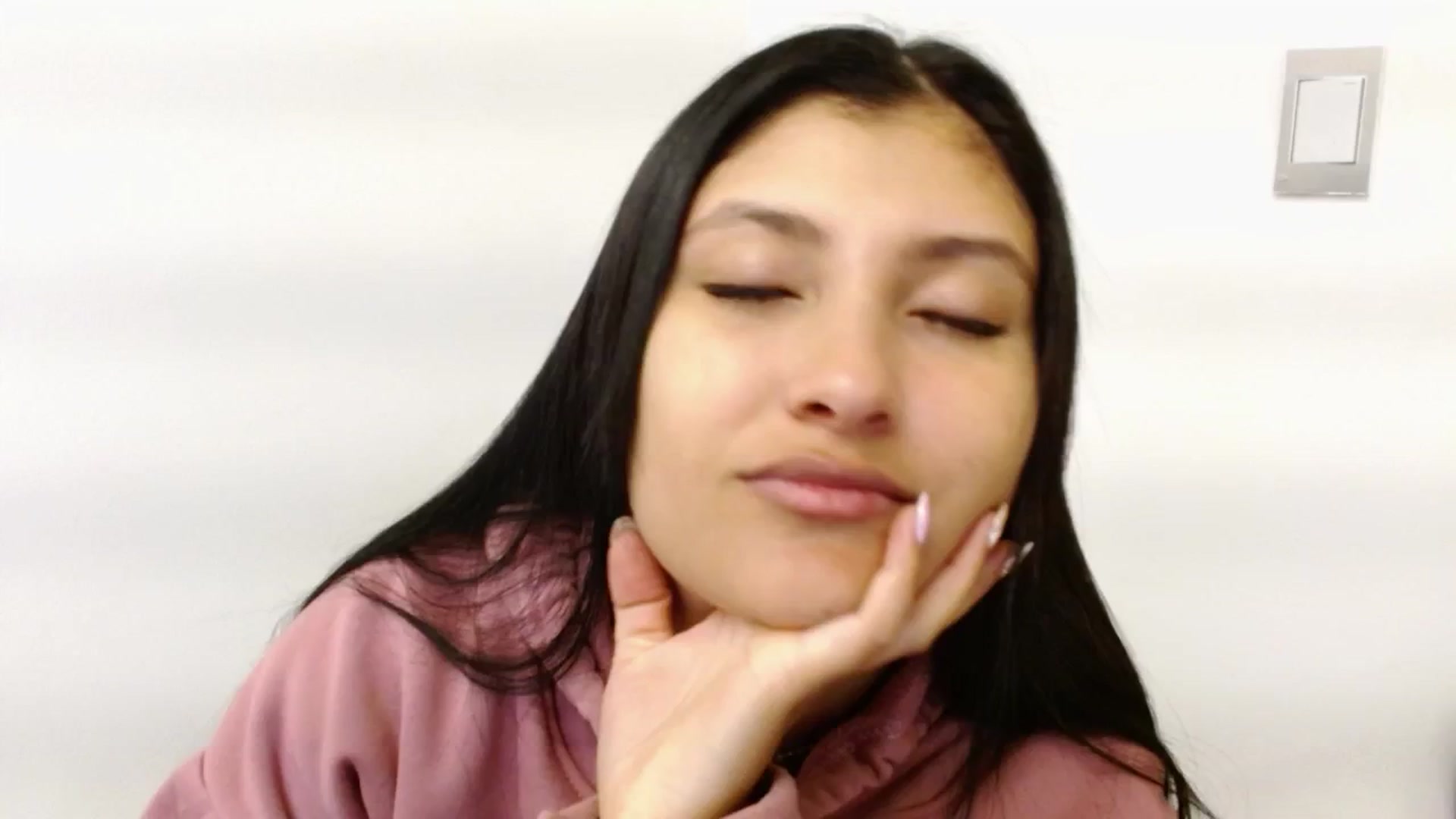 Gallery image thumbnail from Louisk's myfreecams stream on, 12/27/2024, 11:36 image 16 of 20