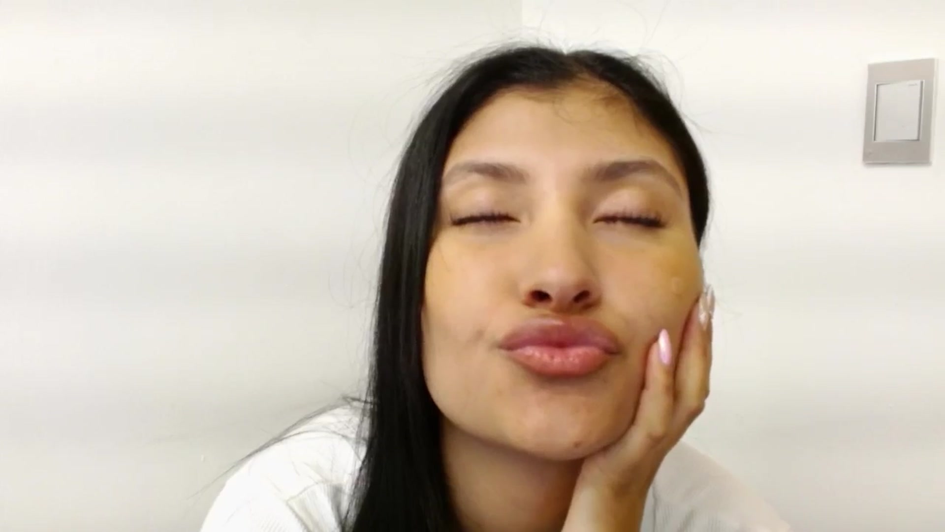 Gallery image thumbnail from Louisk's myfreecams stream on, 12/29/2024, 11:43 image 13 of 20